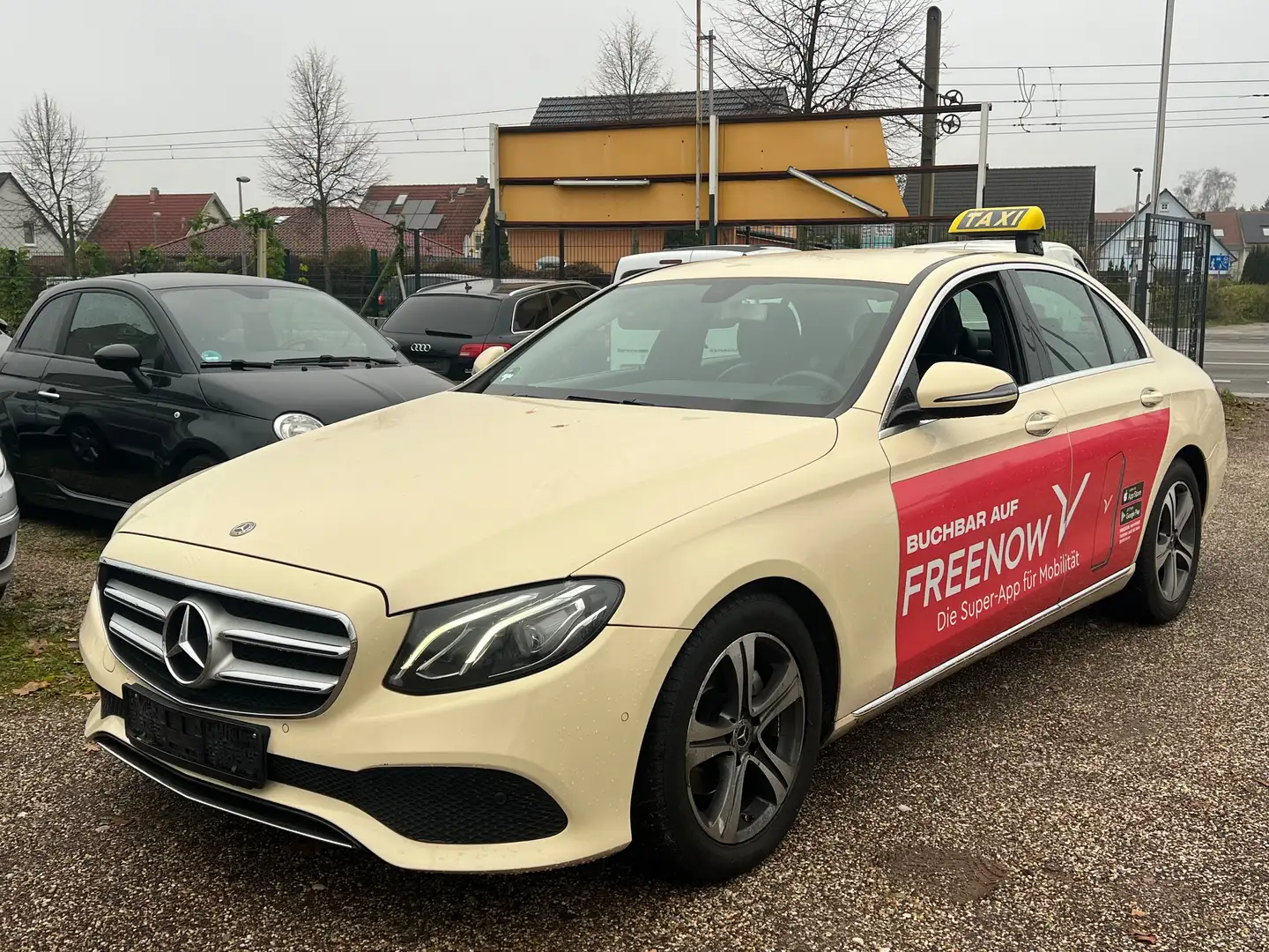 Mercedes-Benz E 200 Limousine *NAVI+LEDER+KAMERA+LED+F1* 2018 Schwarz - 1