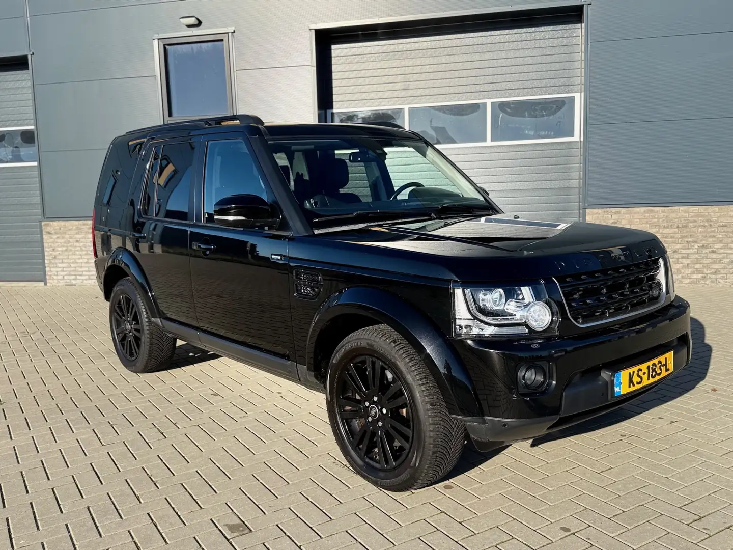Land Rover Discovery 3.0 SDV6 HSE 7 persoons Zwart - 2