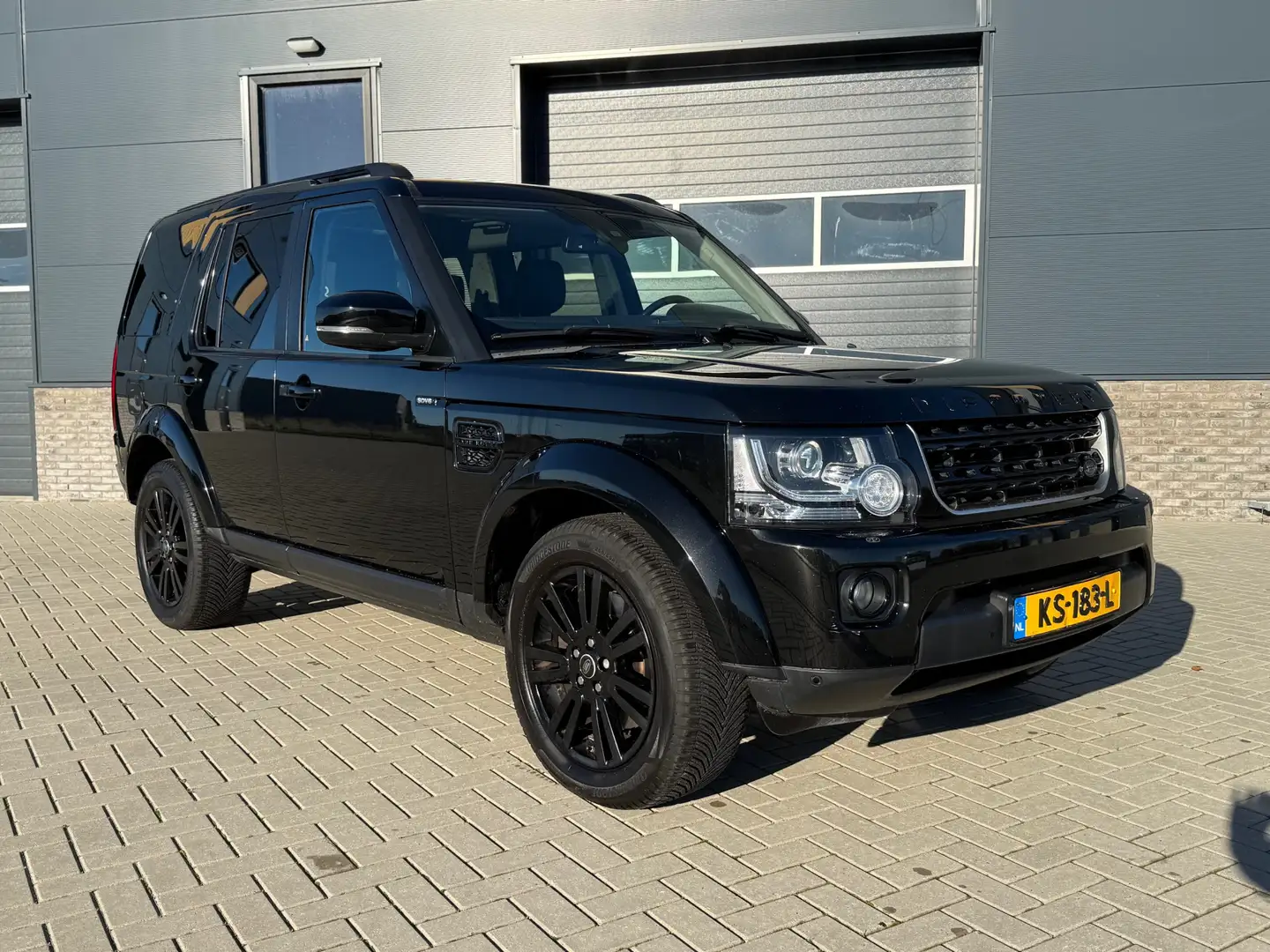 Land Rover Discovery 3.0 SDV6 HSE 7 persoons Zwart - 1