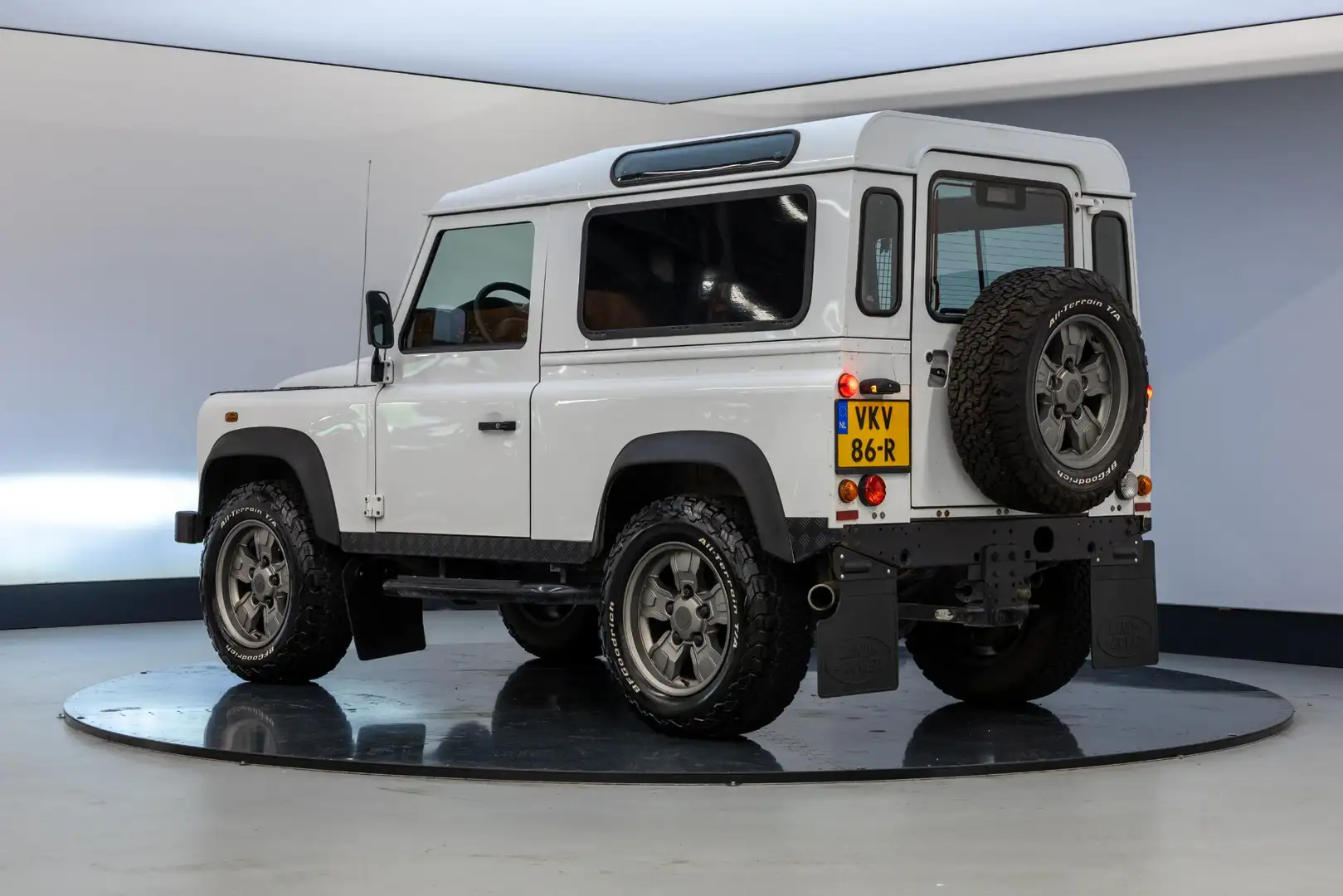 Land Rover Defender 2.2 D SW 90" SE - 2