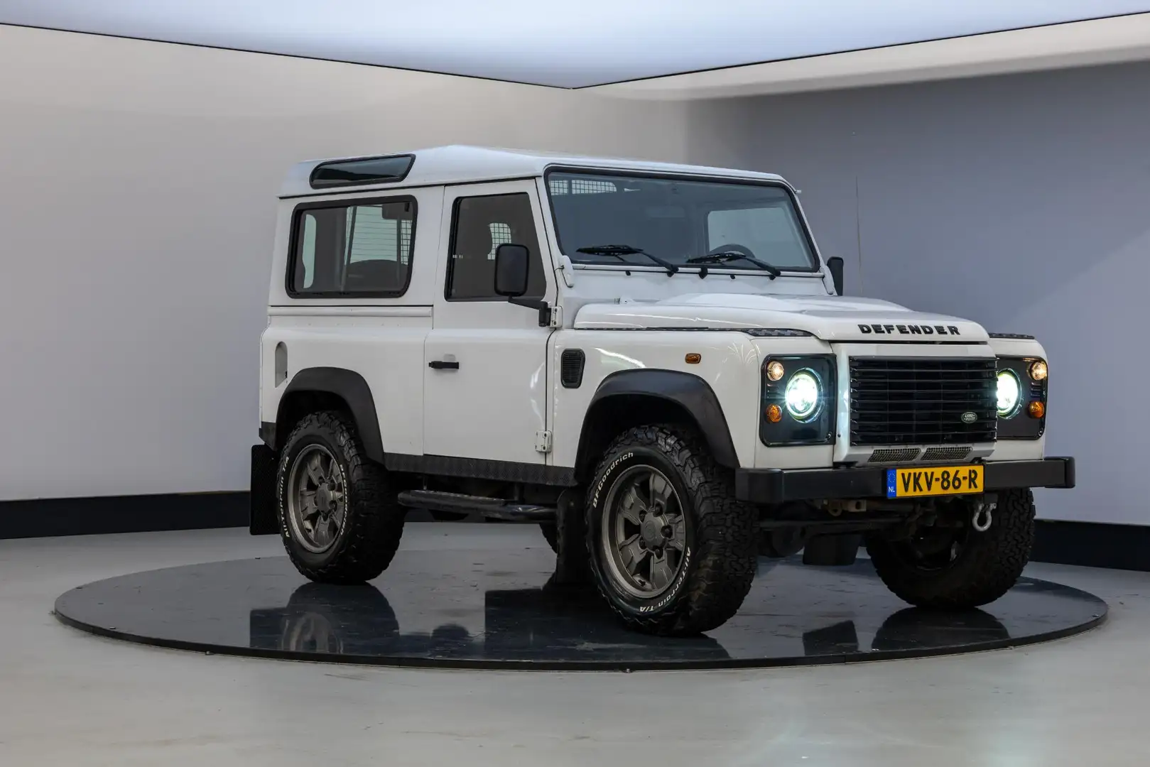Land Rover Defender 2.2 D SW 90" SE - 1