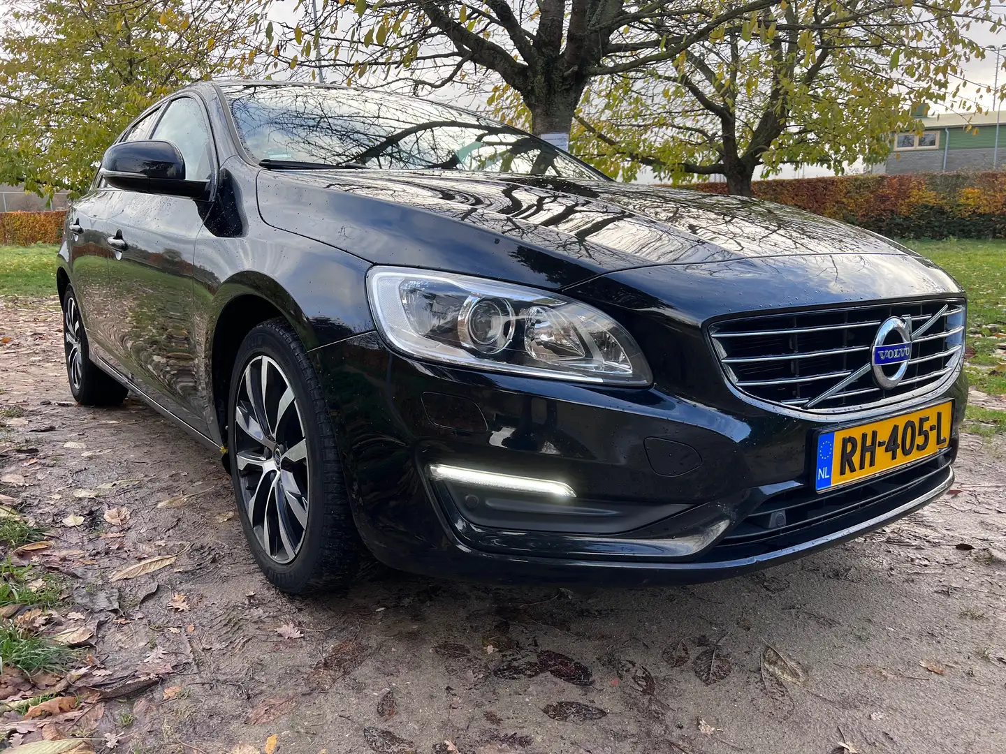 Volvo V60 V60 2.0 T3 Polar+ Dyn. Zwart - 2
