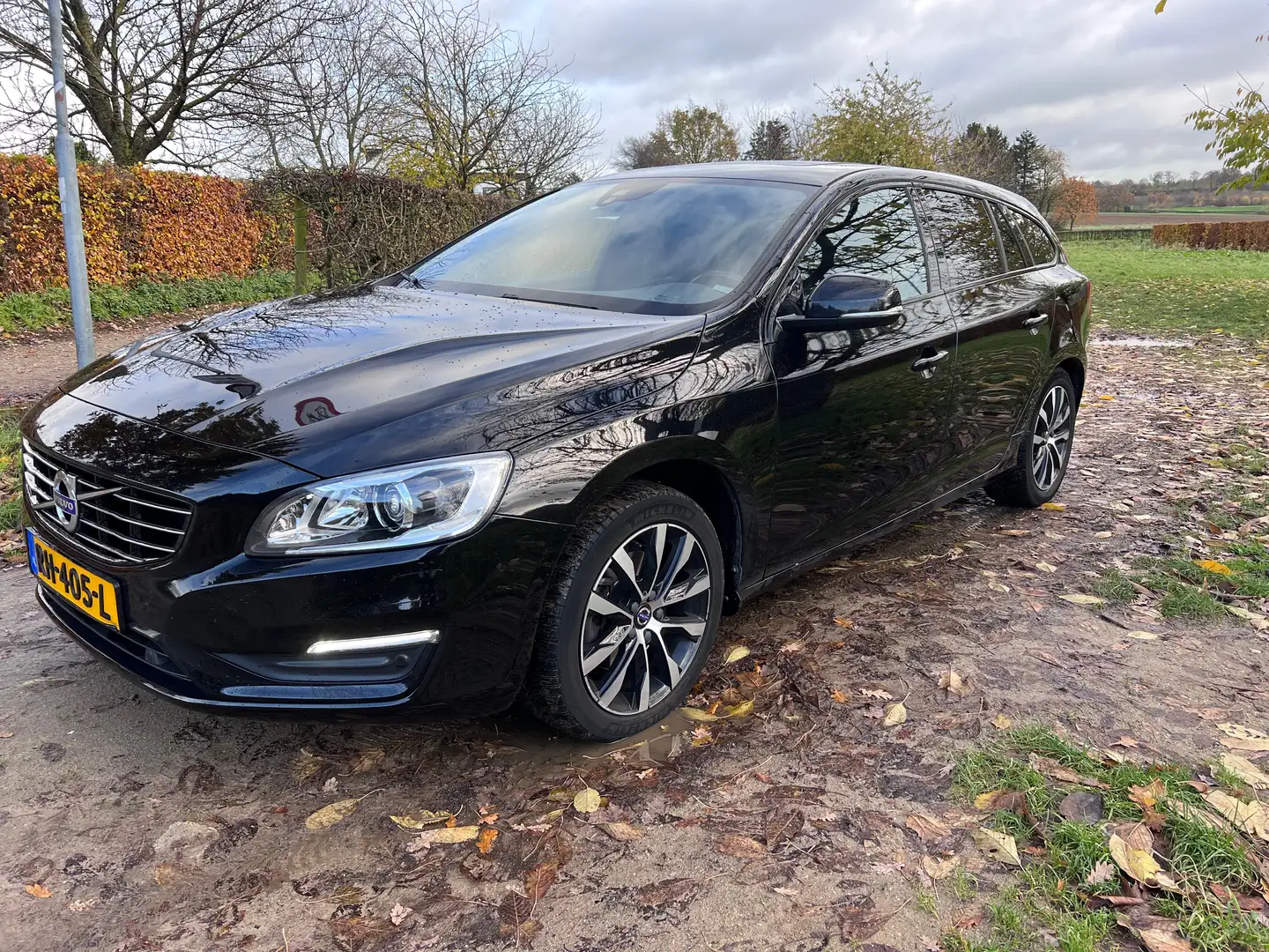 Volvo V60 V60 2.0 T3 Polar+ Dyn. Zwart - 1