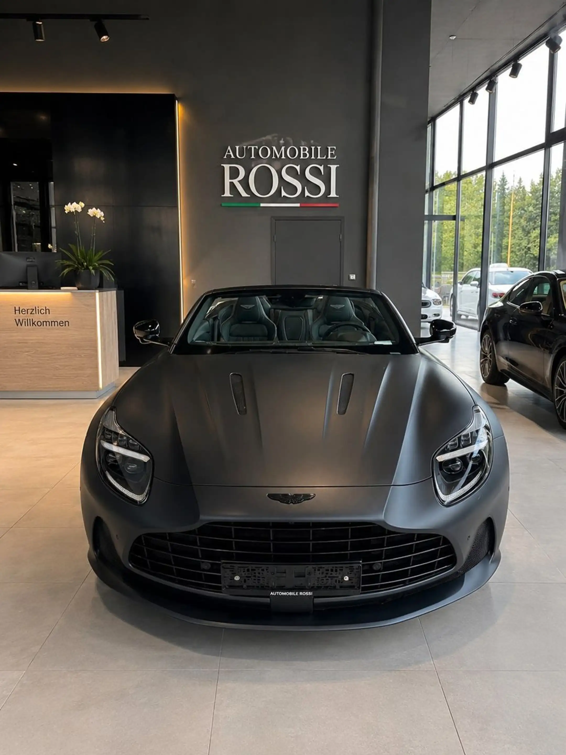 Aston Martin DB12 4.0 V8 Volante — photo 2
