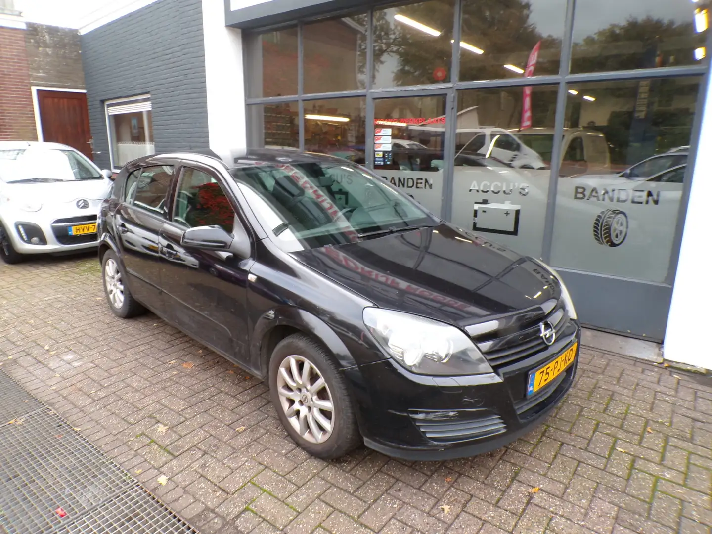 Opel Astra 1.8 Enjoy INRUILKOOPJE !! Zwart - 2