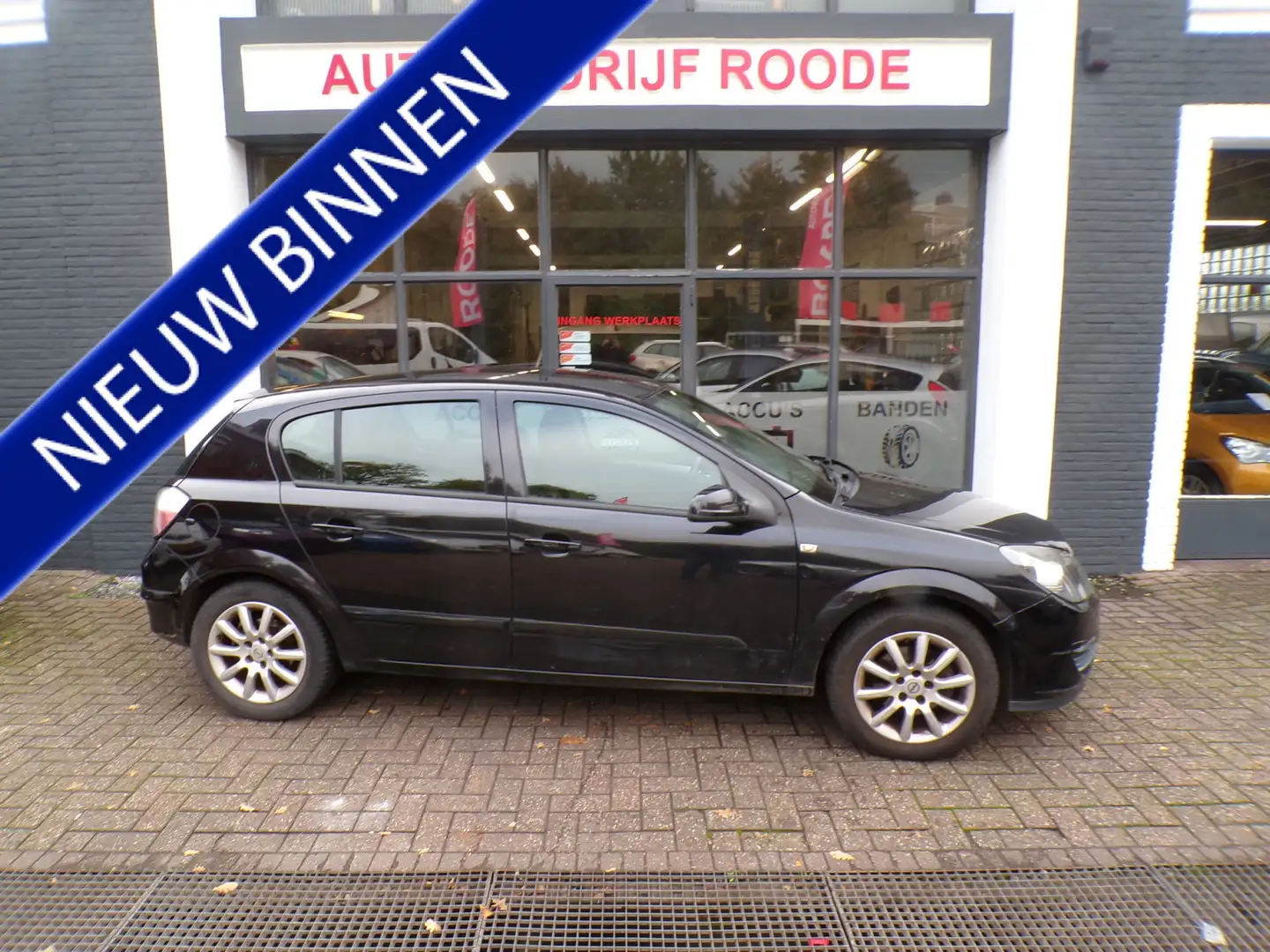 Opel Astra 1.8 Enjoy INRUILKOOPJE !! Zwart - 1