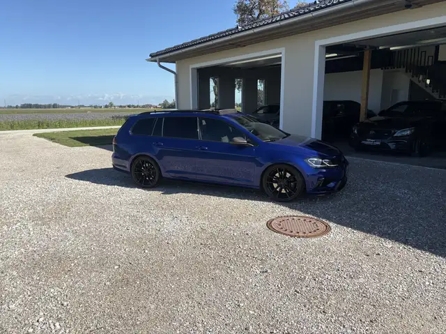 Volkswagen Golf view 4