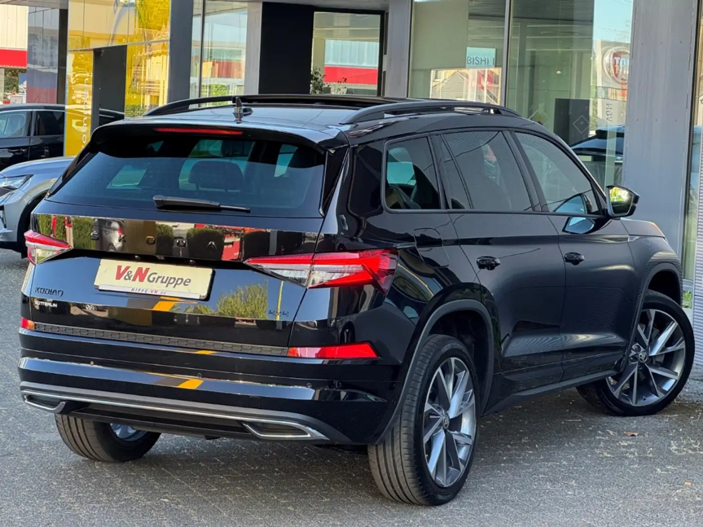 Skoda Kodiaq 2.0 Sportline 4x4 7-Sitze PANO StdHz AHK Negro - 2