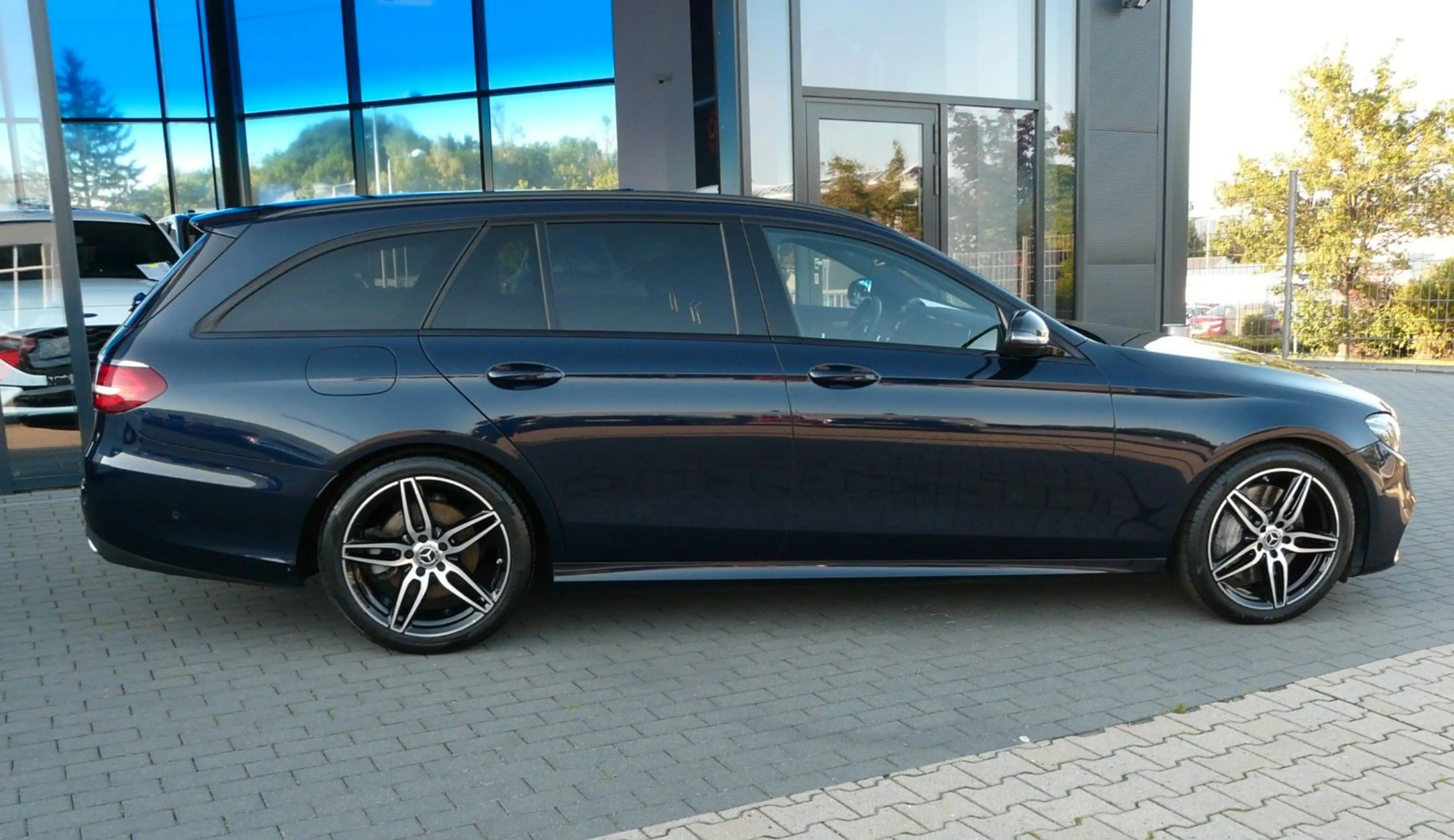 Mercedes-Benz E 400 d T-Modell 4Matic AMG-Line — photo 6