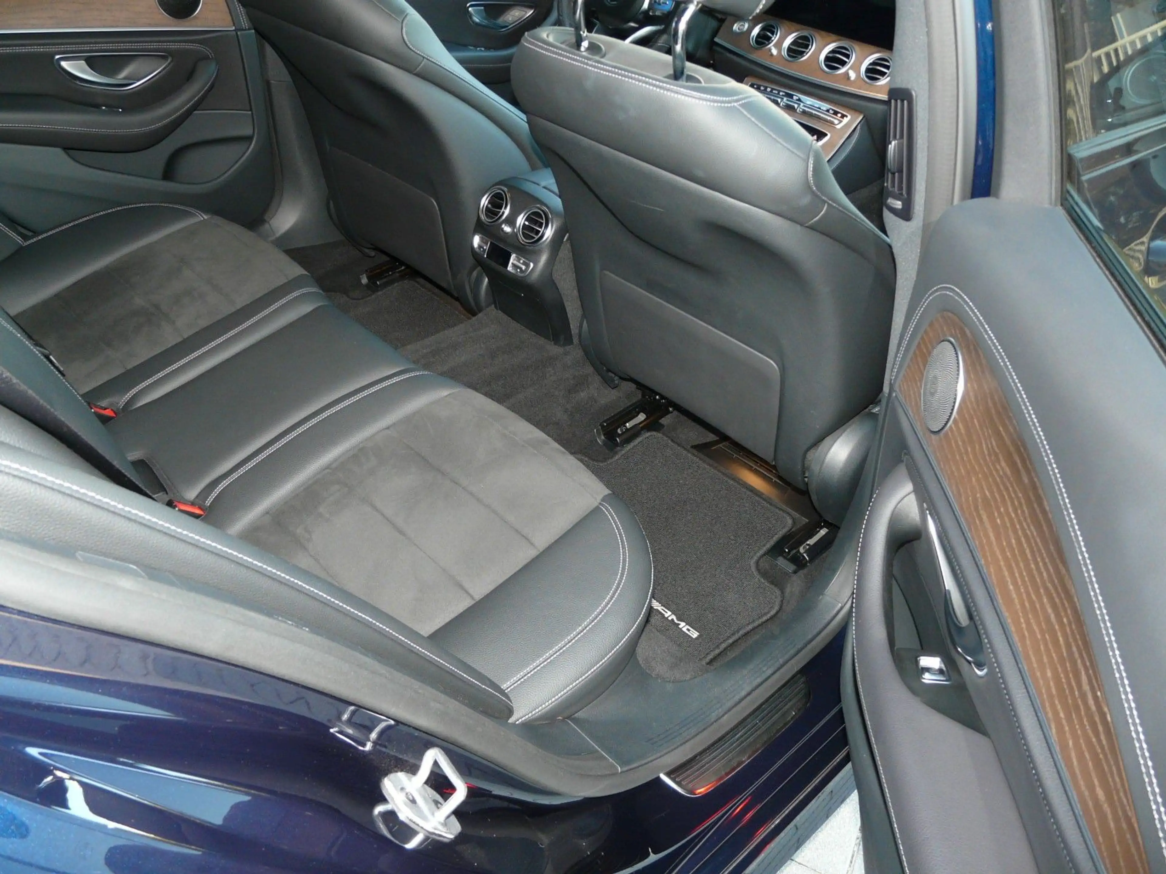 Mercedes-Benz E 400 d T-Modell 4Matic AMG-Line — photo 14