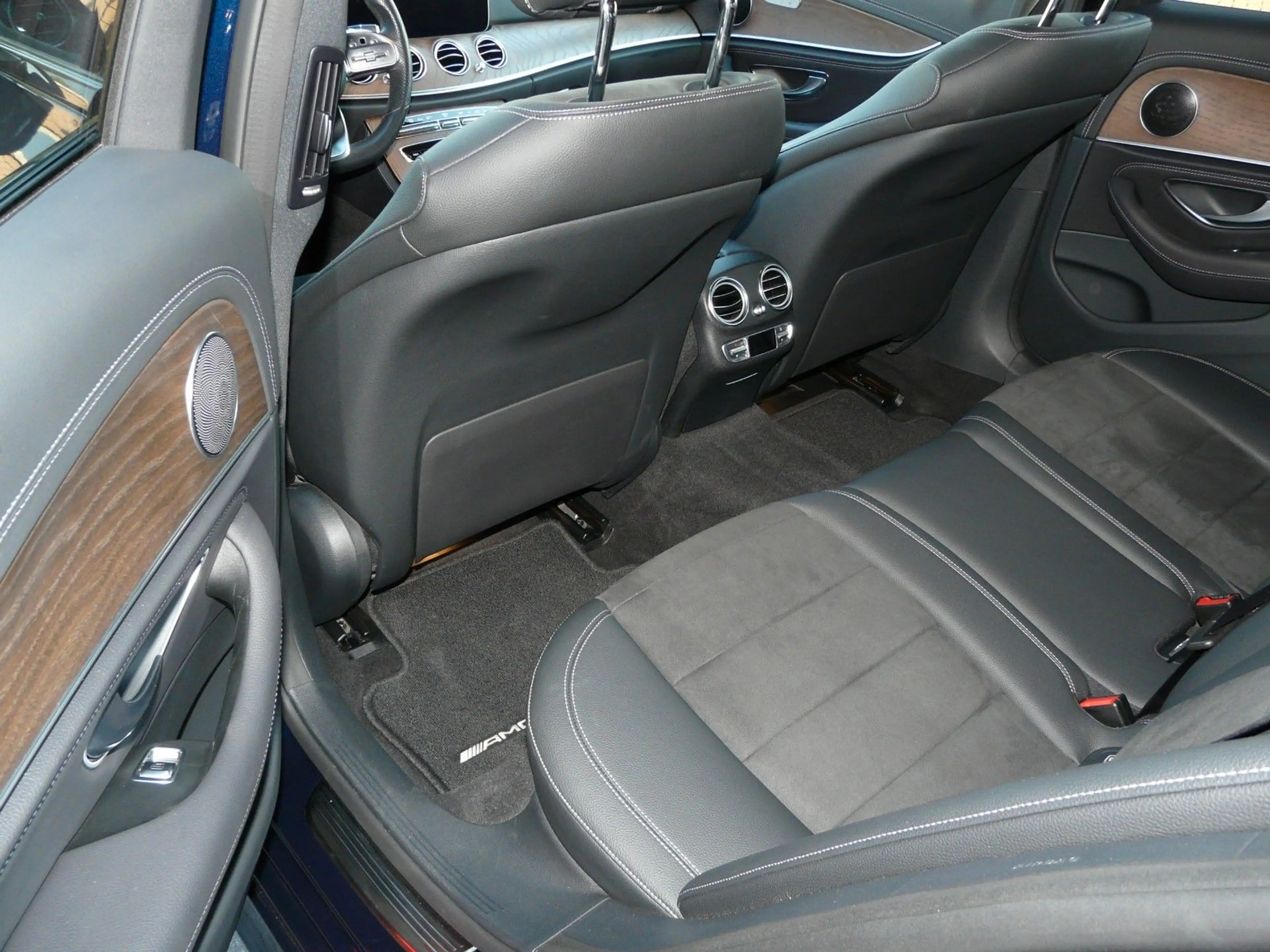 Mercedes-Benz E 400 d T-Modell 4Matic AMG-Line — photo 15