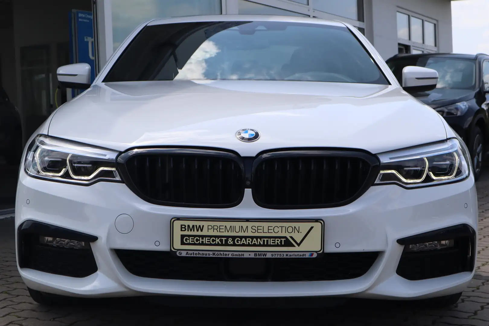 BMW 530 d xDrive Limousine M Sportpaket Head-Up DAB Wit - 2