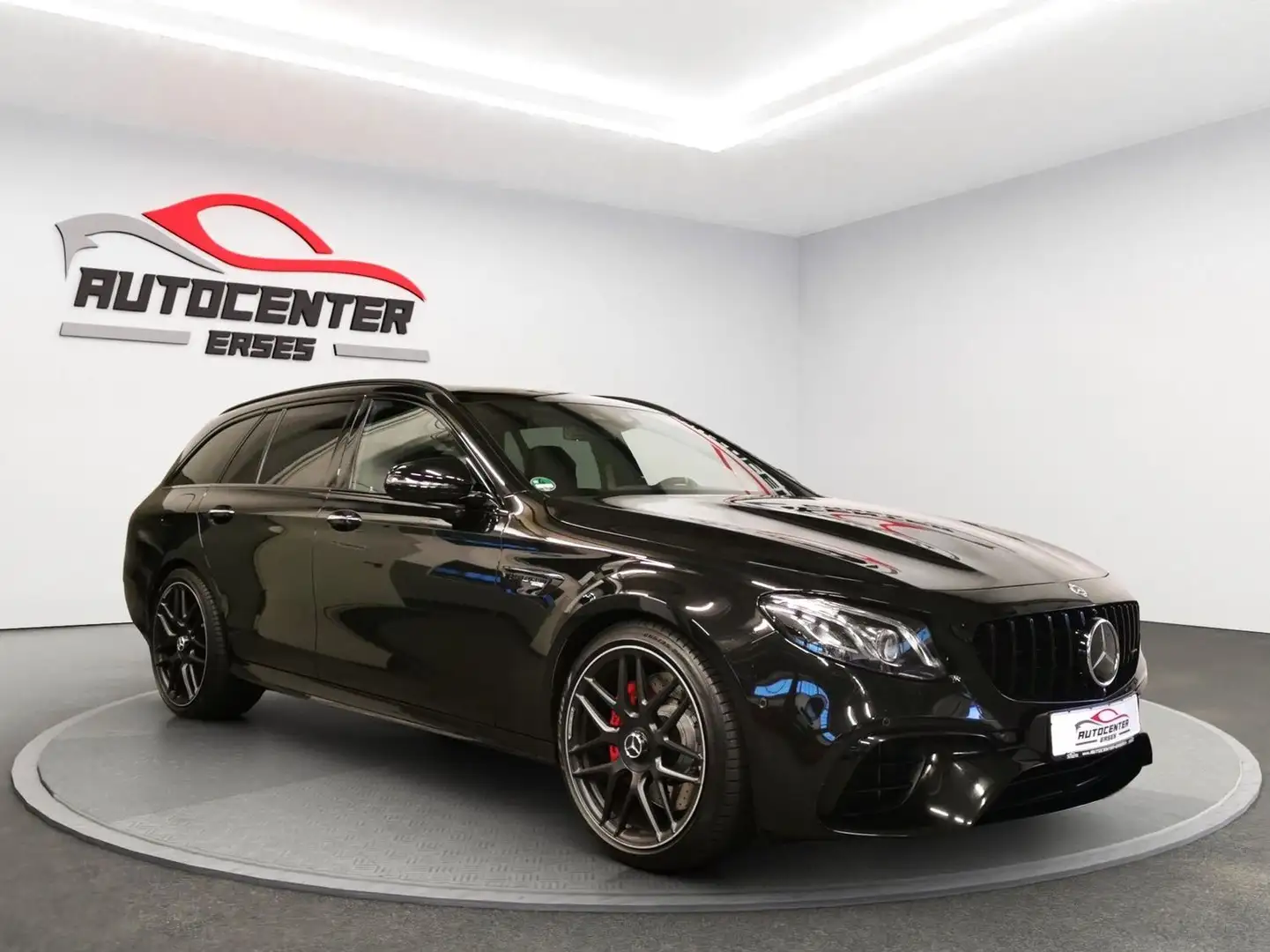Mercedes-Benz E 63 AMG S 4Matic Navi Kamera CARBON Panorama ACC Noir - 1