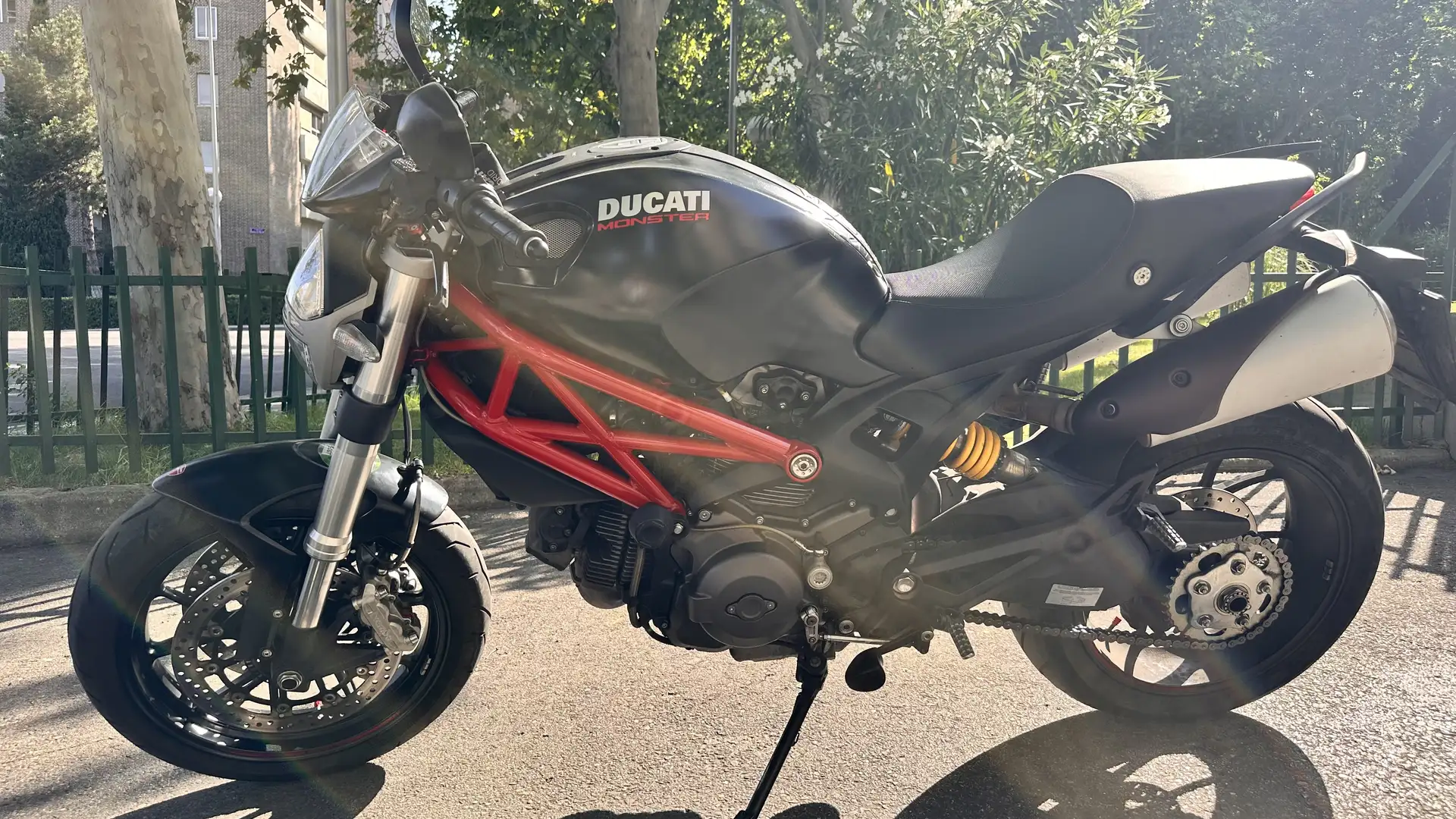 Ducati Monster 796 Negro - 1