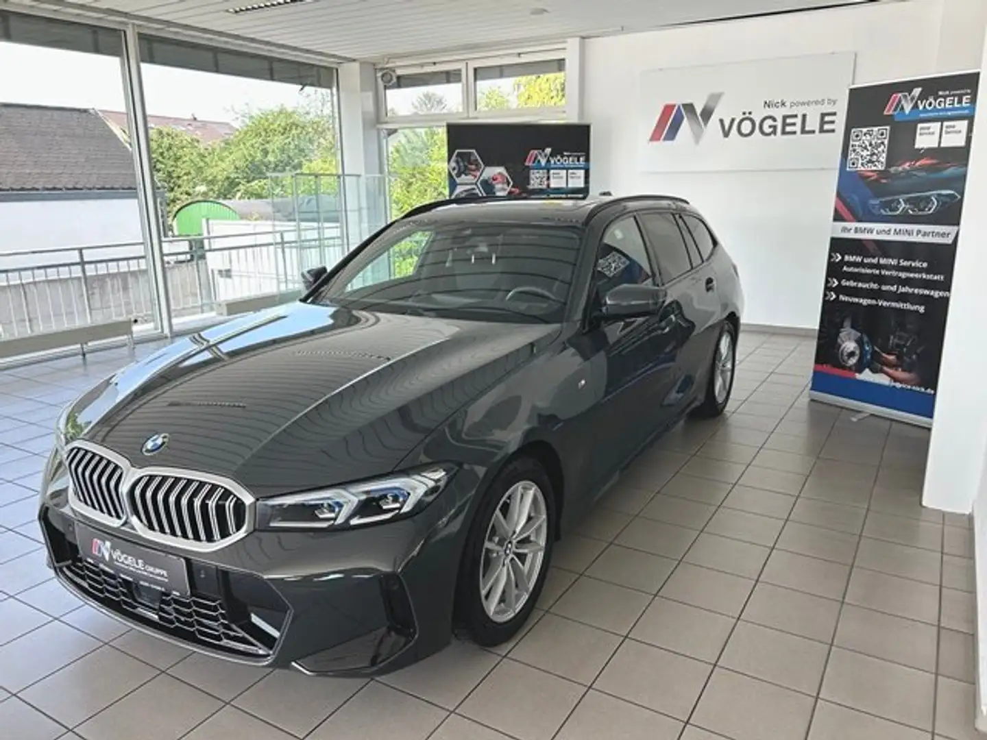 BMW 320 d Touring xDrive Aut. M Sportpaket Panor. Glasdach Grau - 2