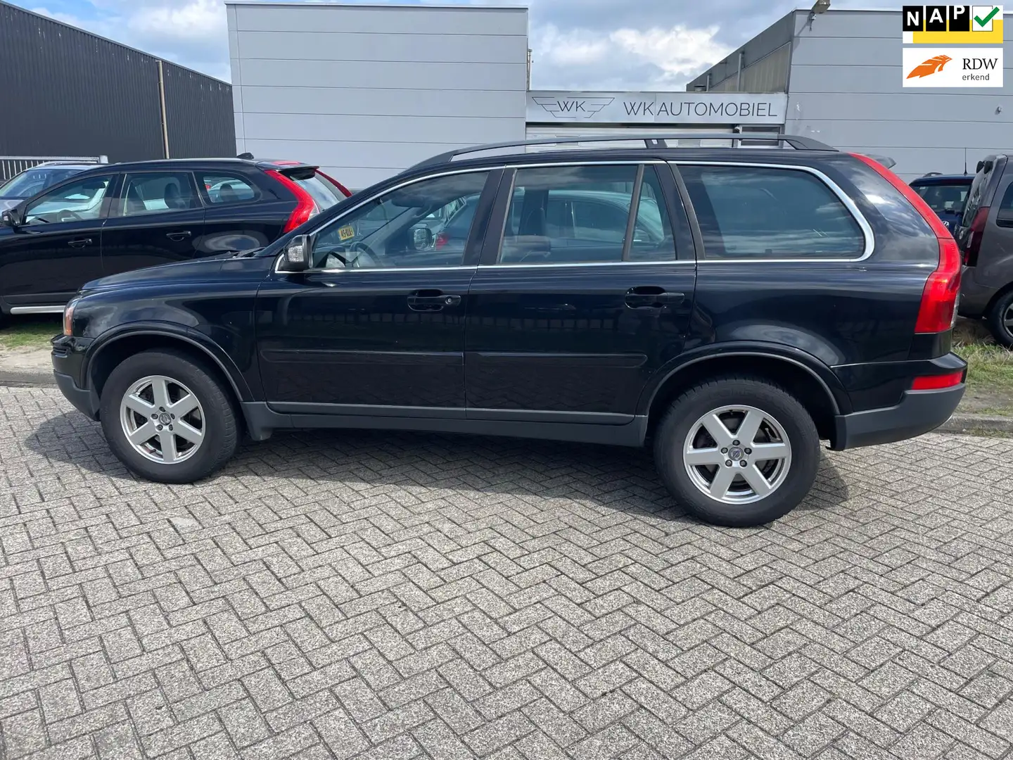 Volvo XC90 3.2 Momentum 7p Garantie eerste eigenaar Zwart - 1
