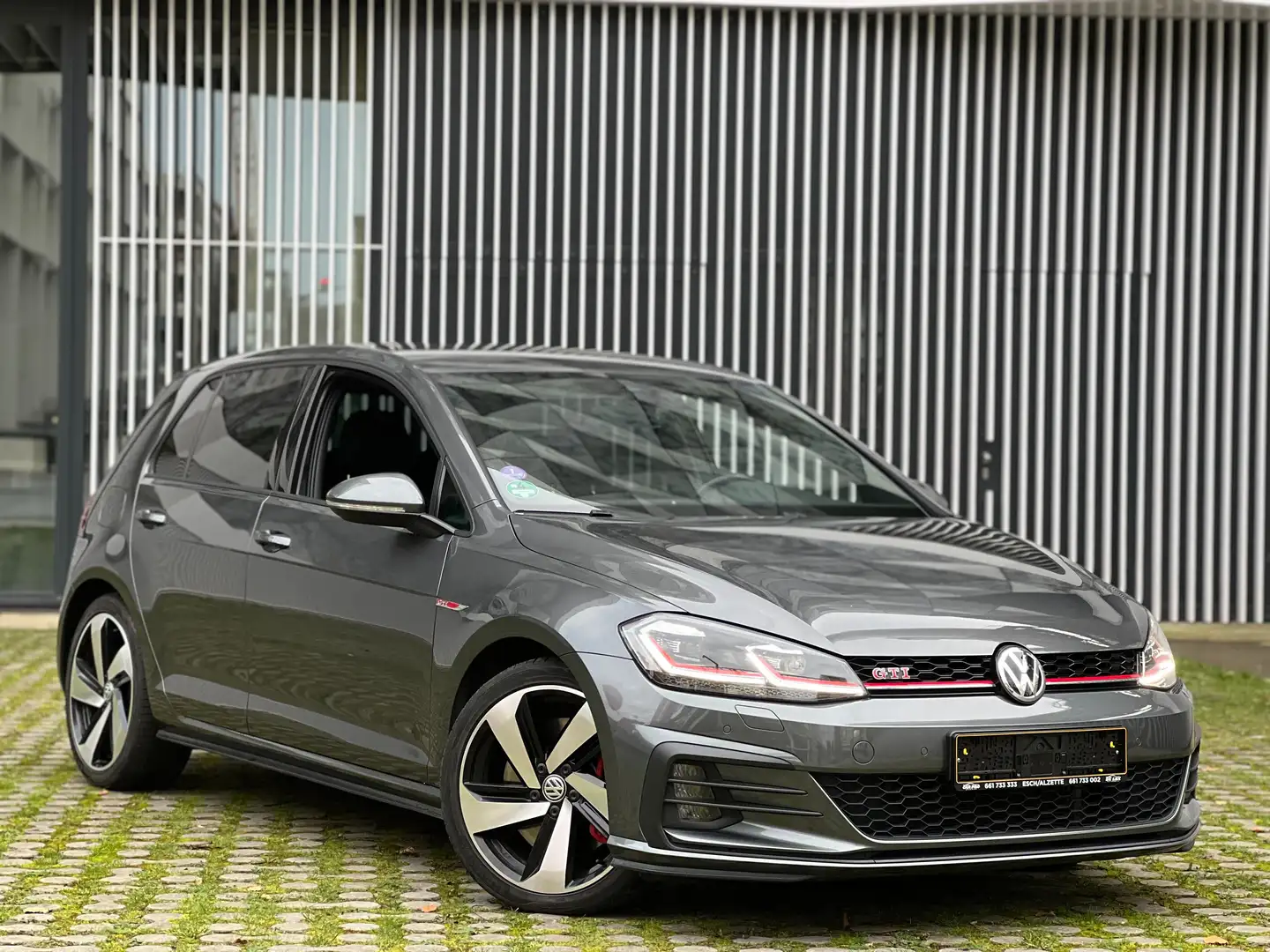 Volkswagen Golf GTI VII PERFORMANCE / 244 PS / CAR PLAY / Gris - 2