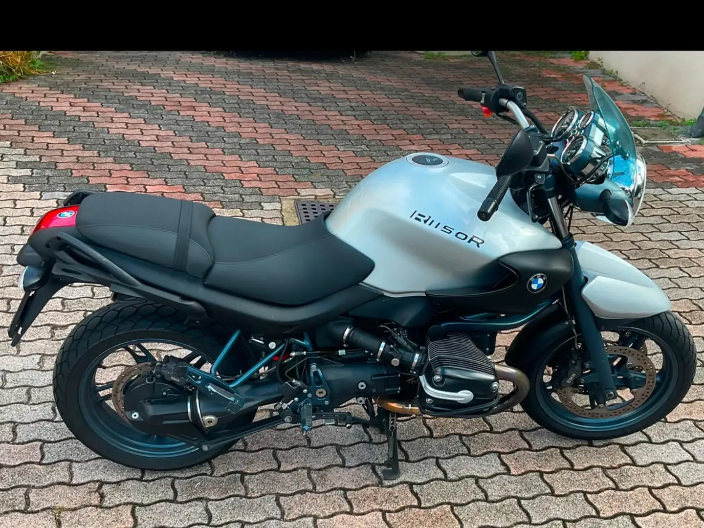 BMW R 1150 R Stříbrná - 2
