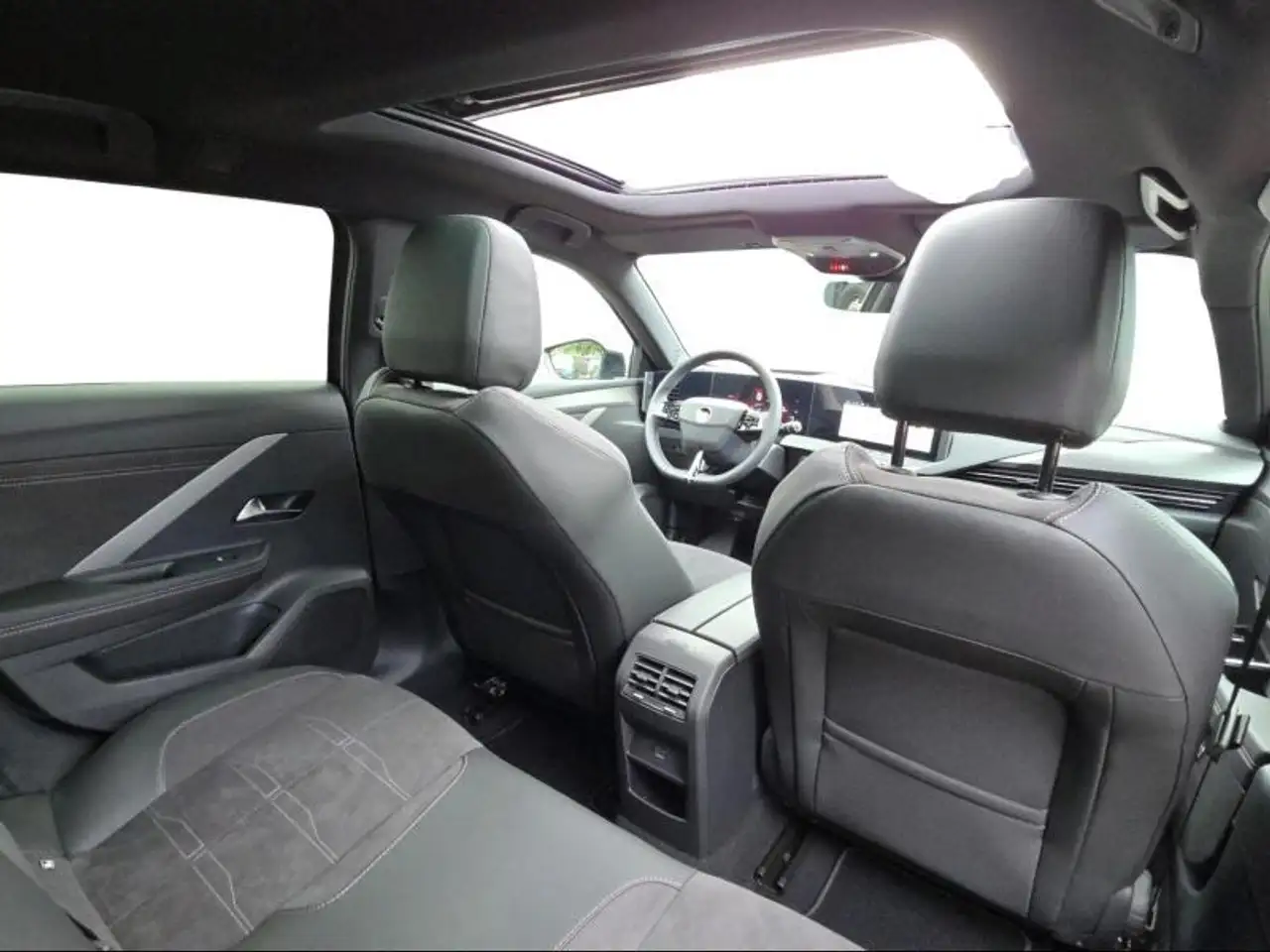 Opel Astra Ultimate Hybrid, миниатюра 23