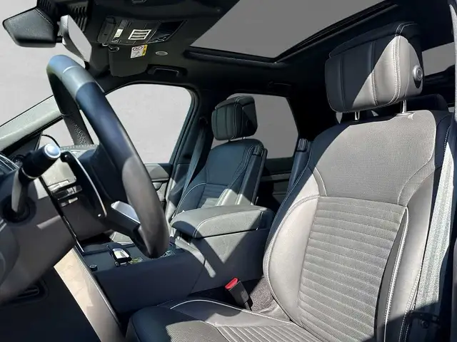 Land Rover Discovery view 10