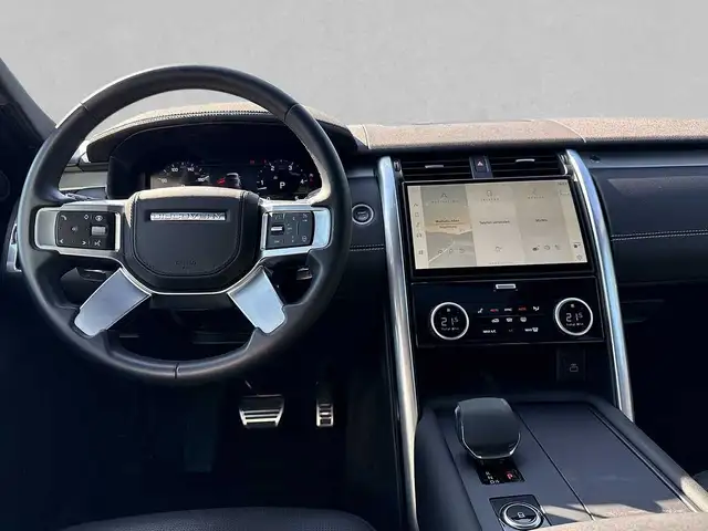Land Rover Discovery view 4
