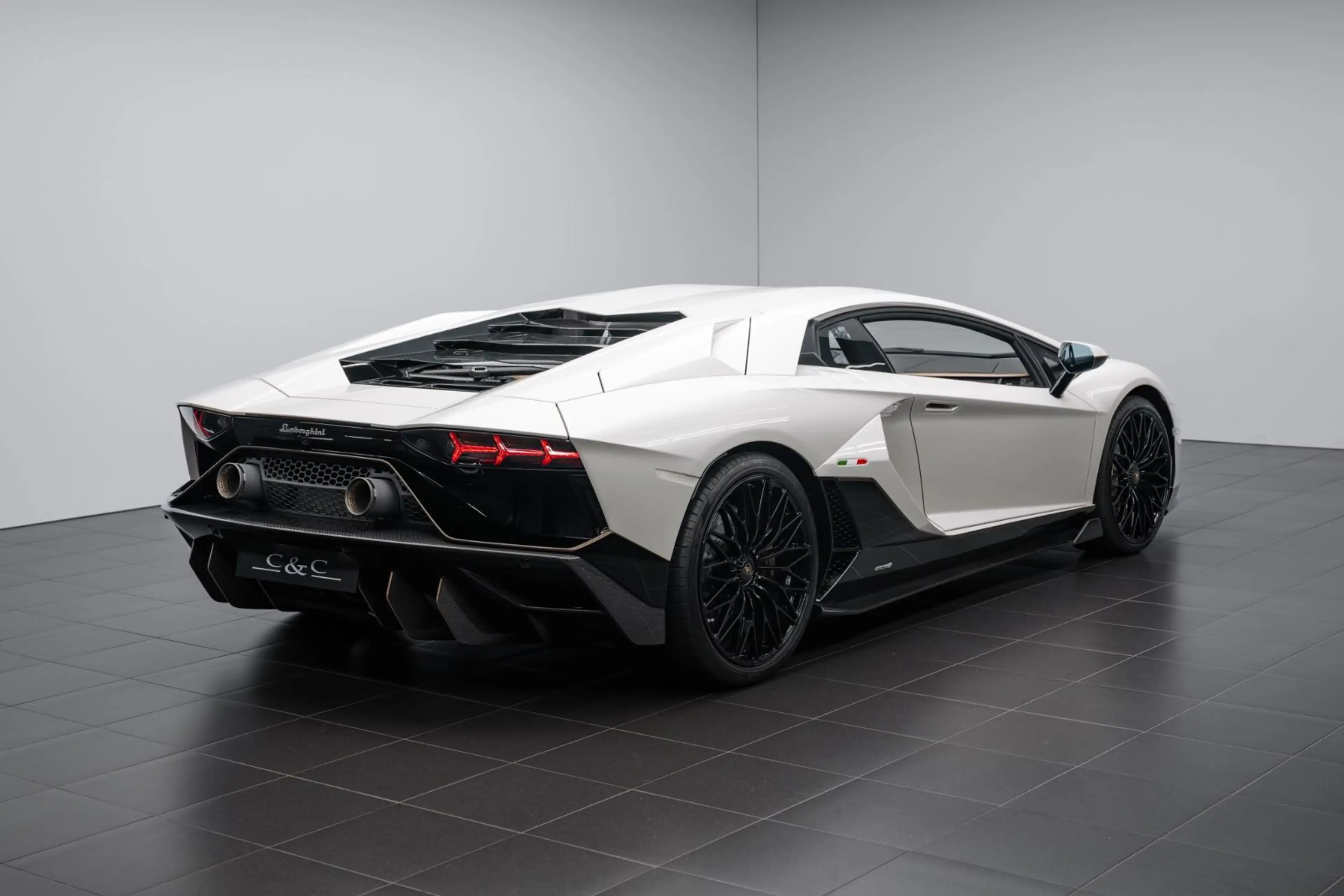 Lamborghini Aventador Ultimae/KAMERA/CARBON/GARANTIE 05/27 — photo 4