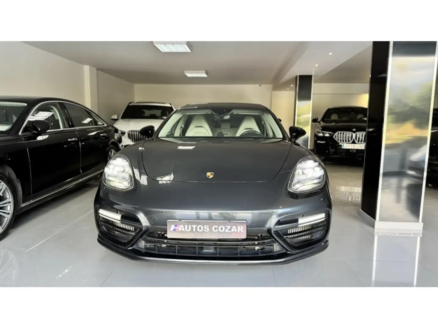 Porsche Panamera Turbo Sport Turismo Gris - 2