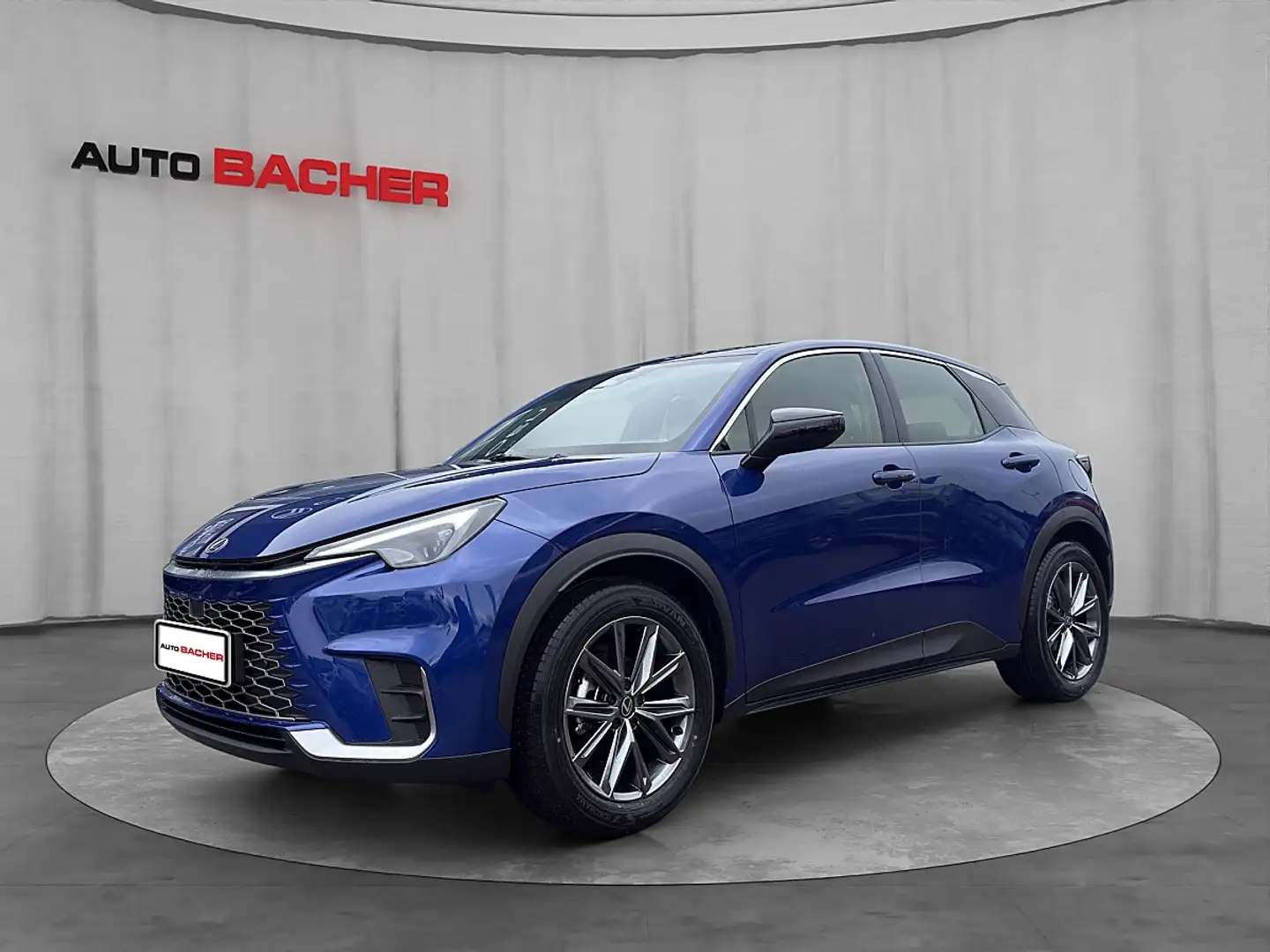 Lexus LBX Elegant Black 136PS Blau - 1