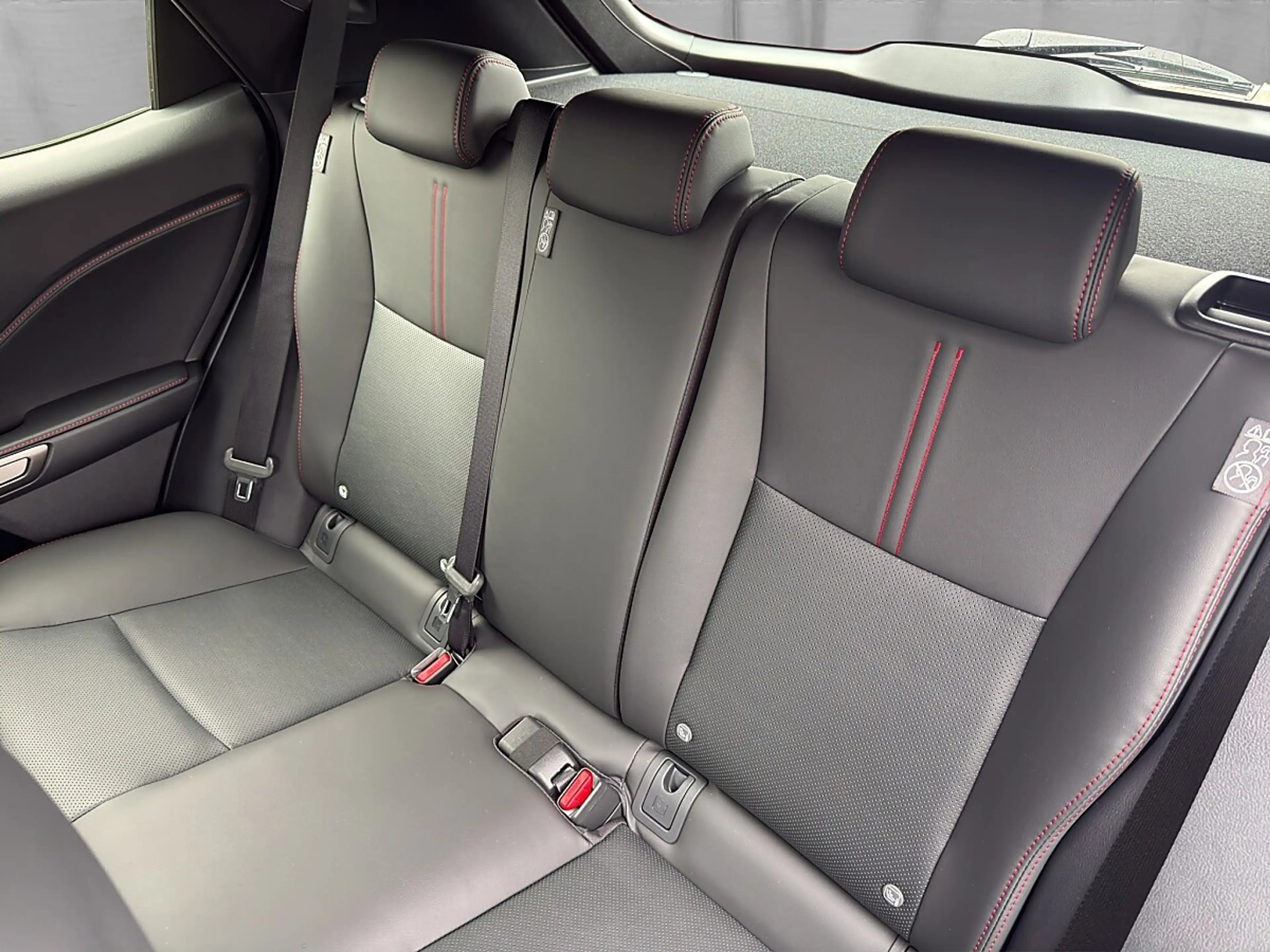 Lexus LBX Elegant Black 136PS — photo 8