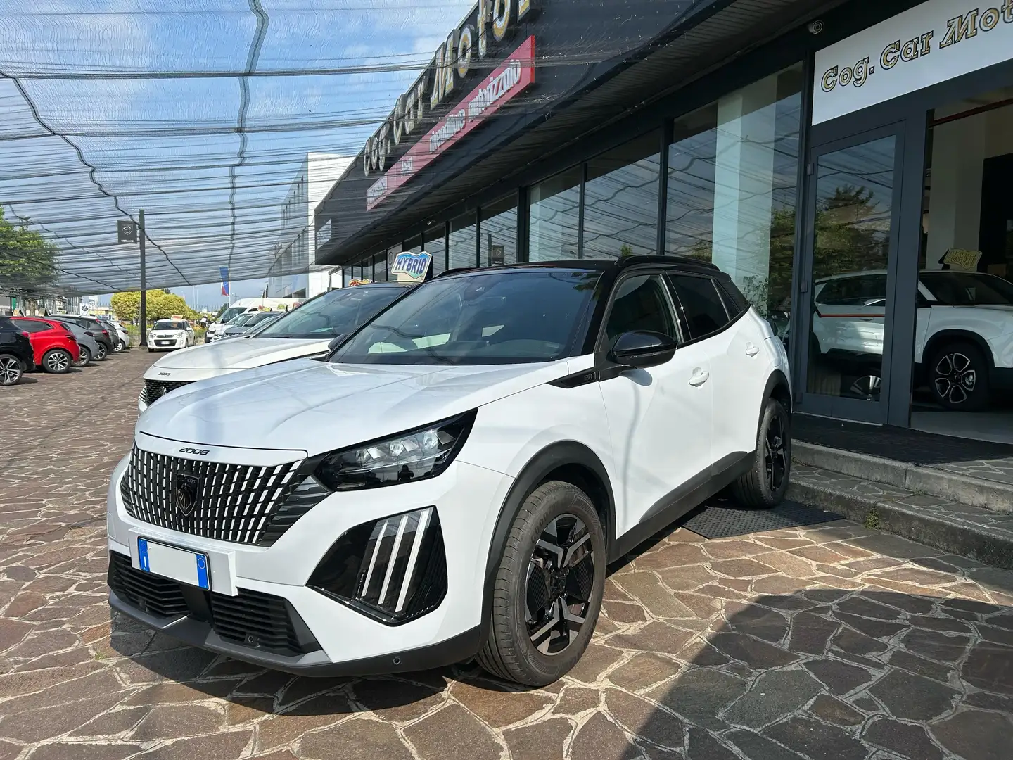 Peugeot 2008 2008 II 2023 1.2 puretech GT EAT8 130CV Bianco - 2