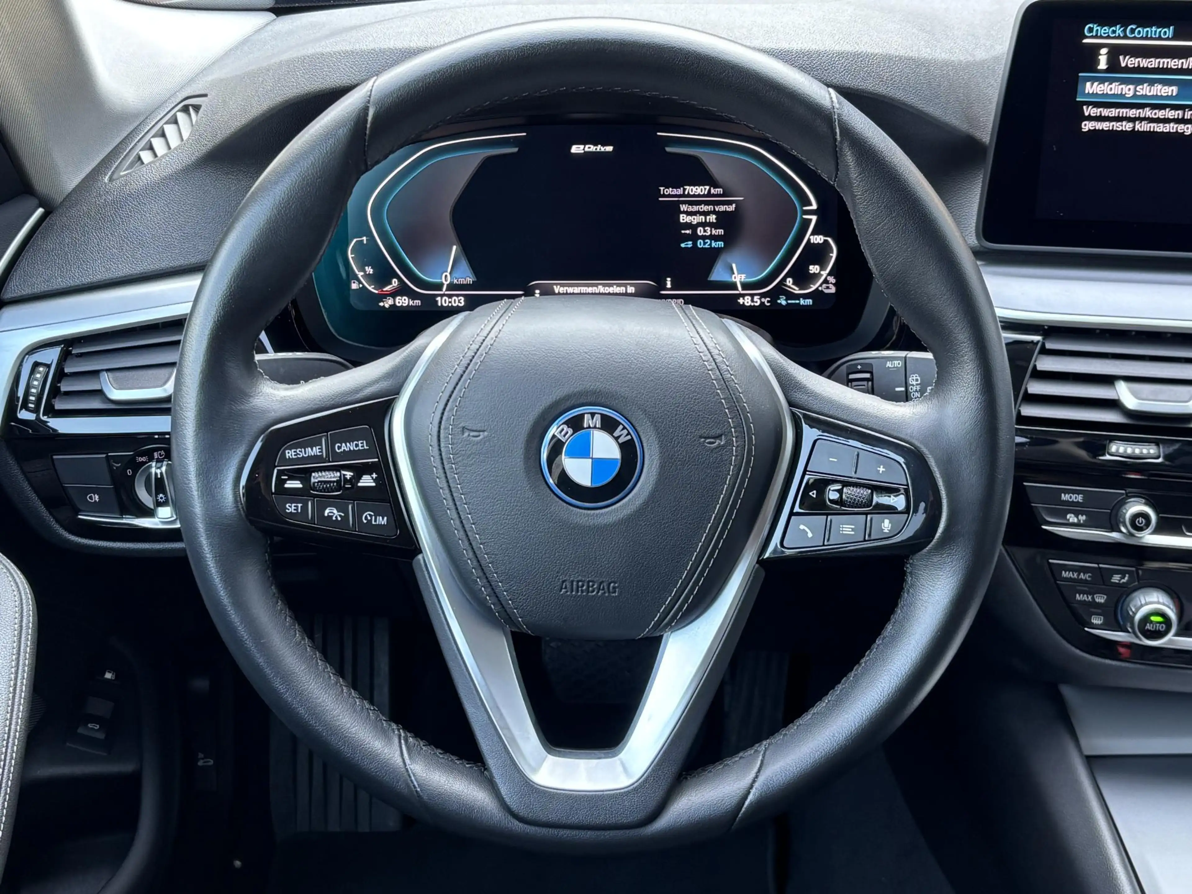 BMW 530 5-serie Touring 5 Serie Touring 530e xDrive Execut — photo 26