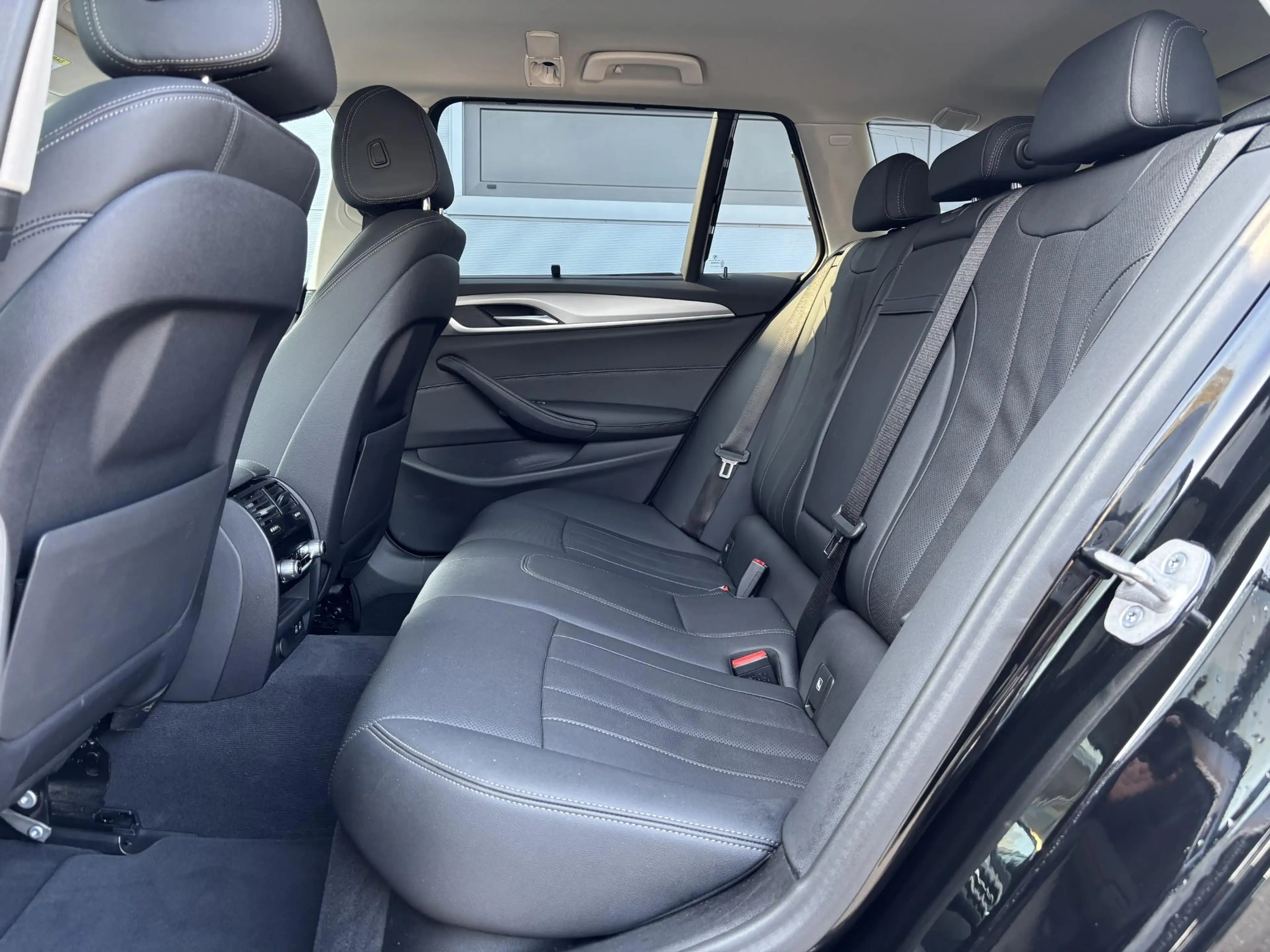 BMW 530 5-serie Touring 5 Serie Touring 530e xDrive Execut — photo 6