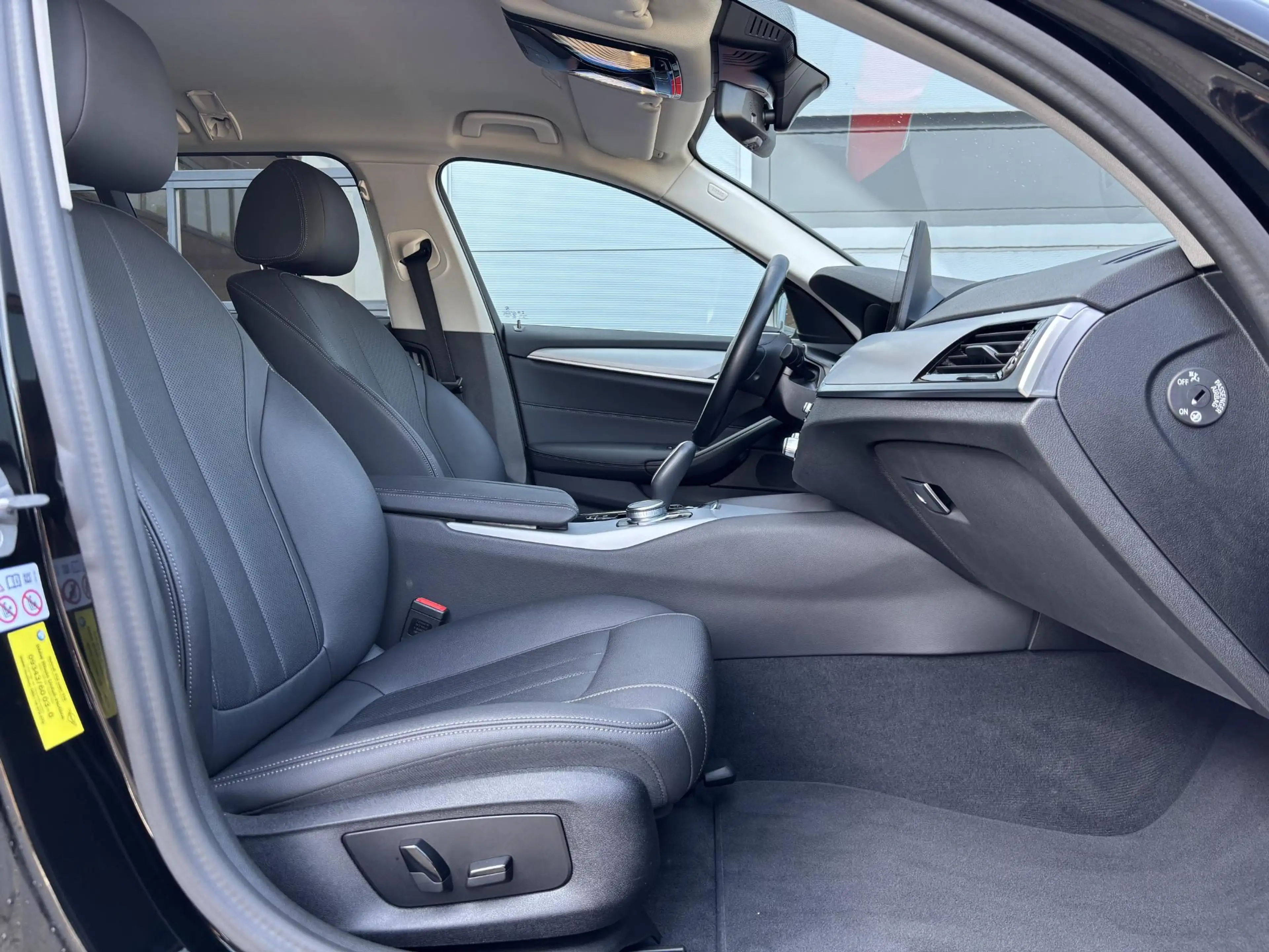 BMW 530 5-serie Touring 5 Serie Touring 530e xDrive Execut — photo 38