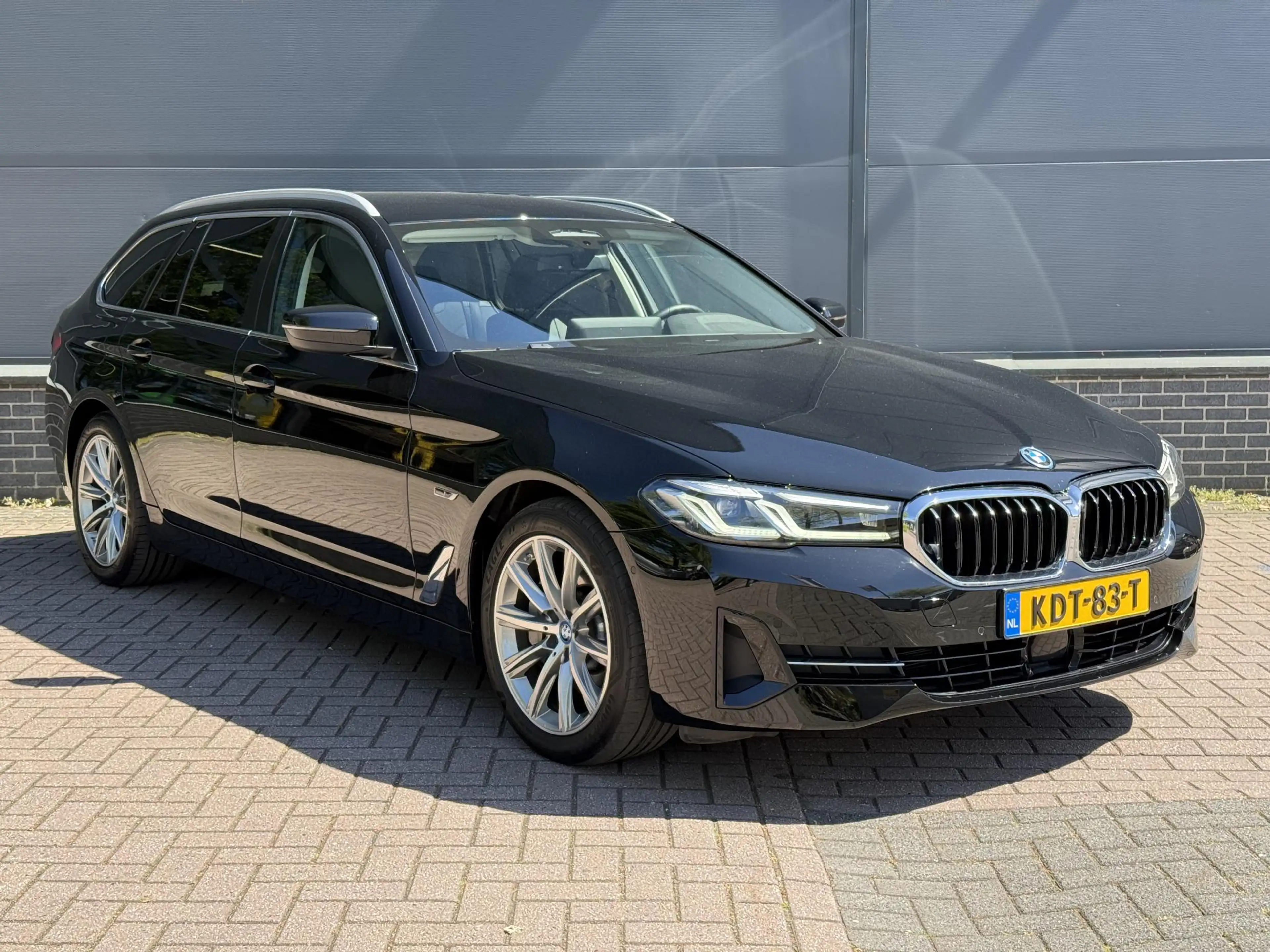 BMW 530 5-serie Touring 5 Serie Touring 530e xDrive Execut — photo 16