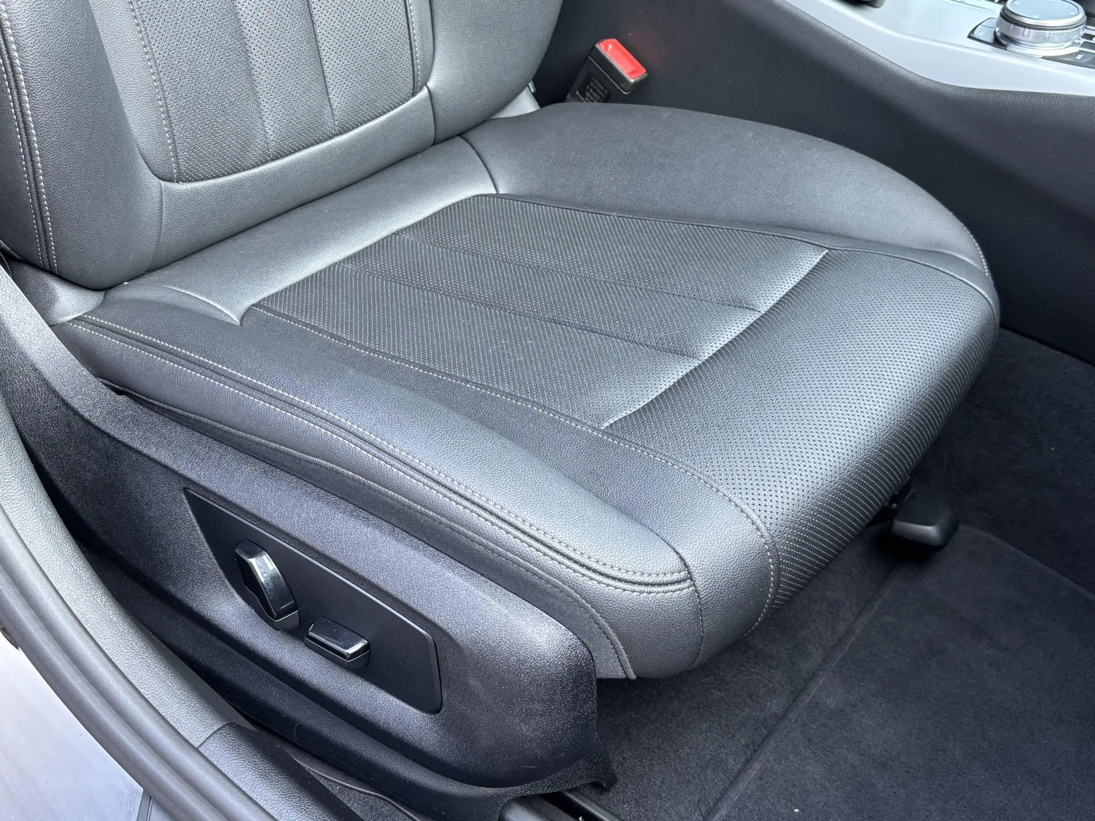 BMW 530 5-serie Touring 5 Serie Touring 530e xDrive Execut — photo 37