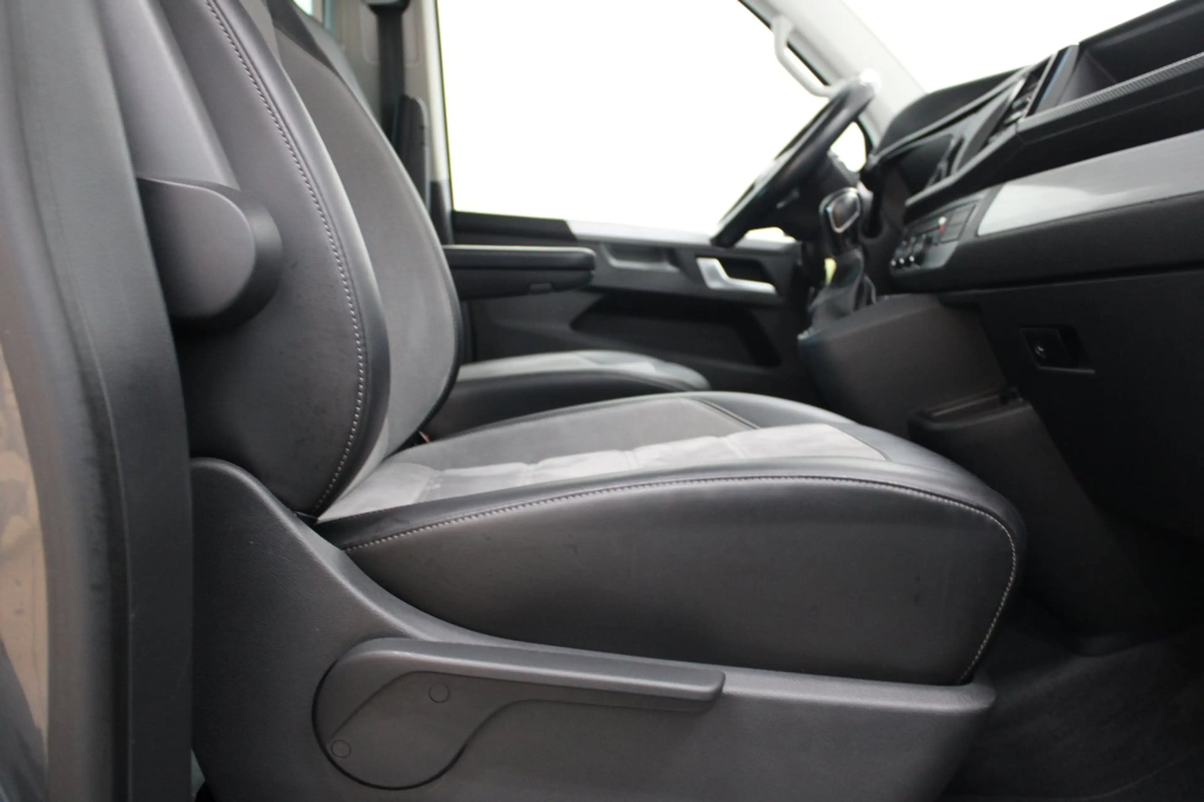 Volkswagen T6.1 Multivan VW T6.1 Multivan Cruise TDI 4MOTION — photo 8