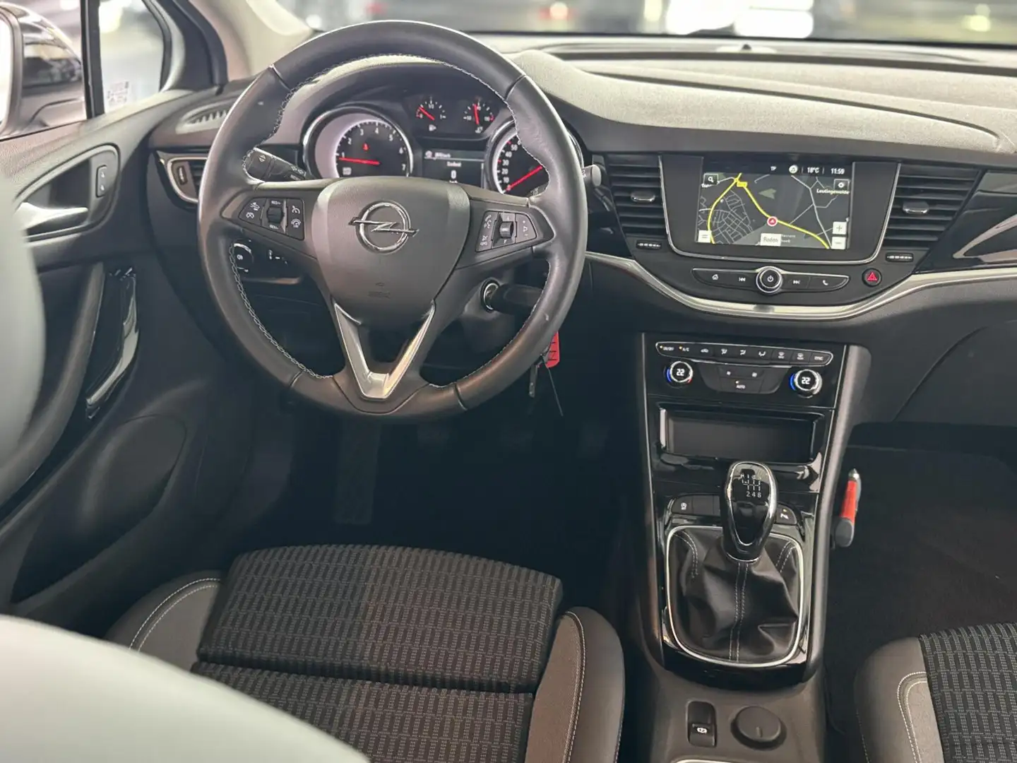 Opel Astra Sports Tourer 1.2 Turbo 81kW Design&Tech Weiß - 2