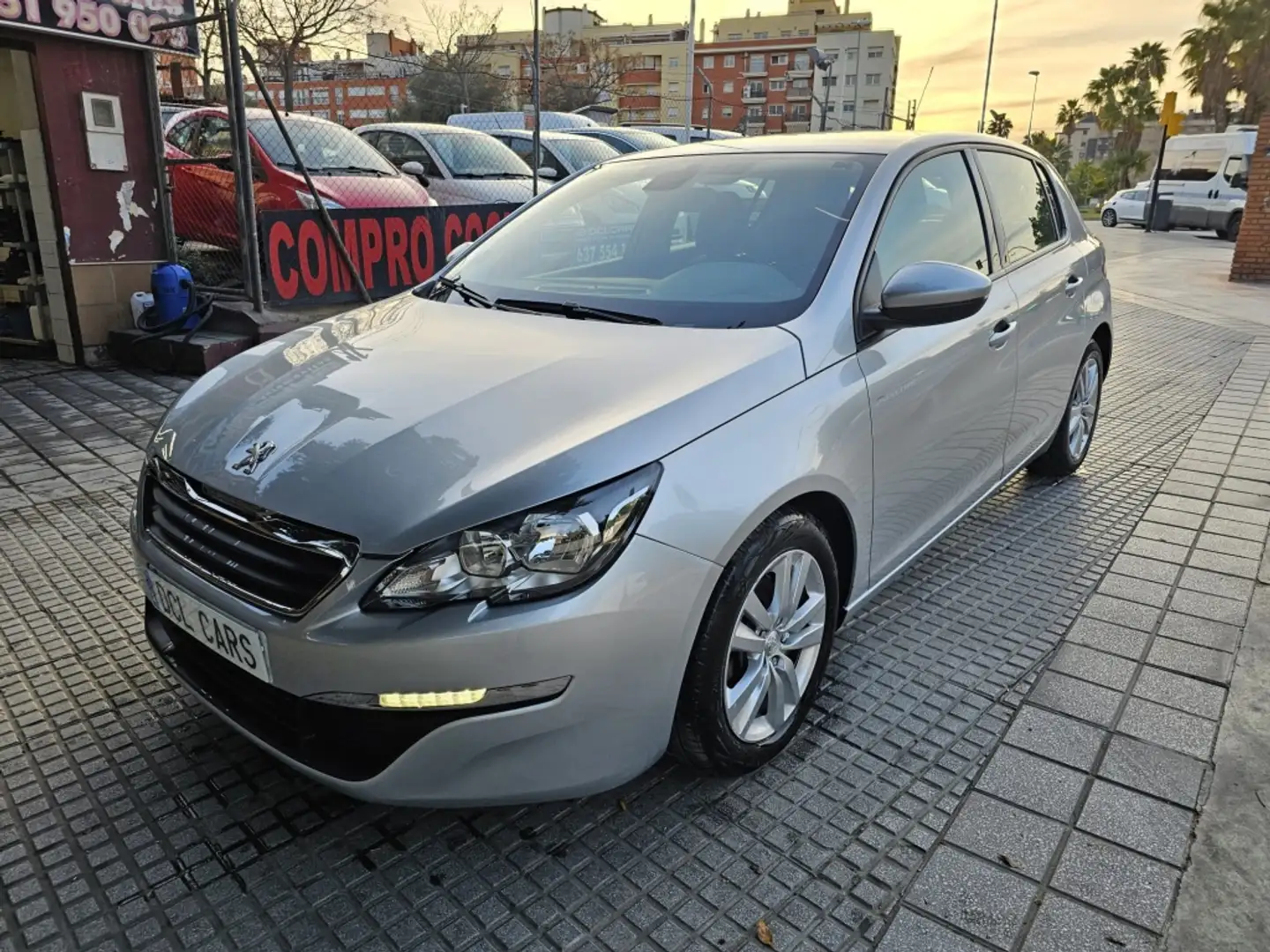 Peugeot 308 1.6 BlueHDi Allure 120 Gris - 1