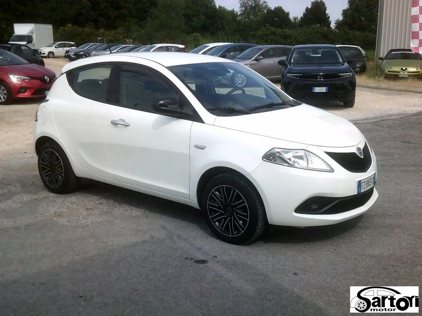 Lancia Ypsilon ADATTA ALLA GUIDA DI NEOPATENTATI Blanc - 2