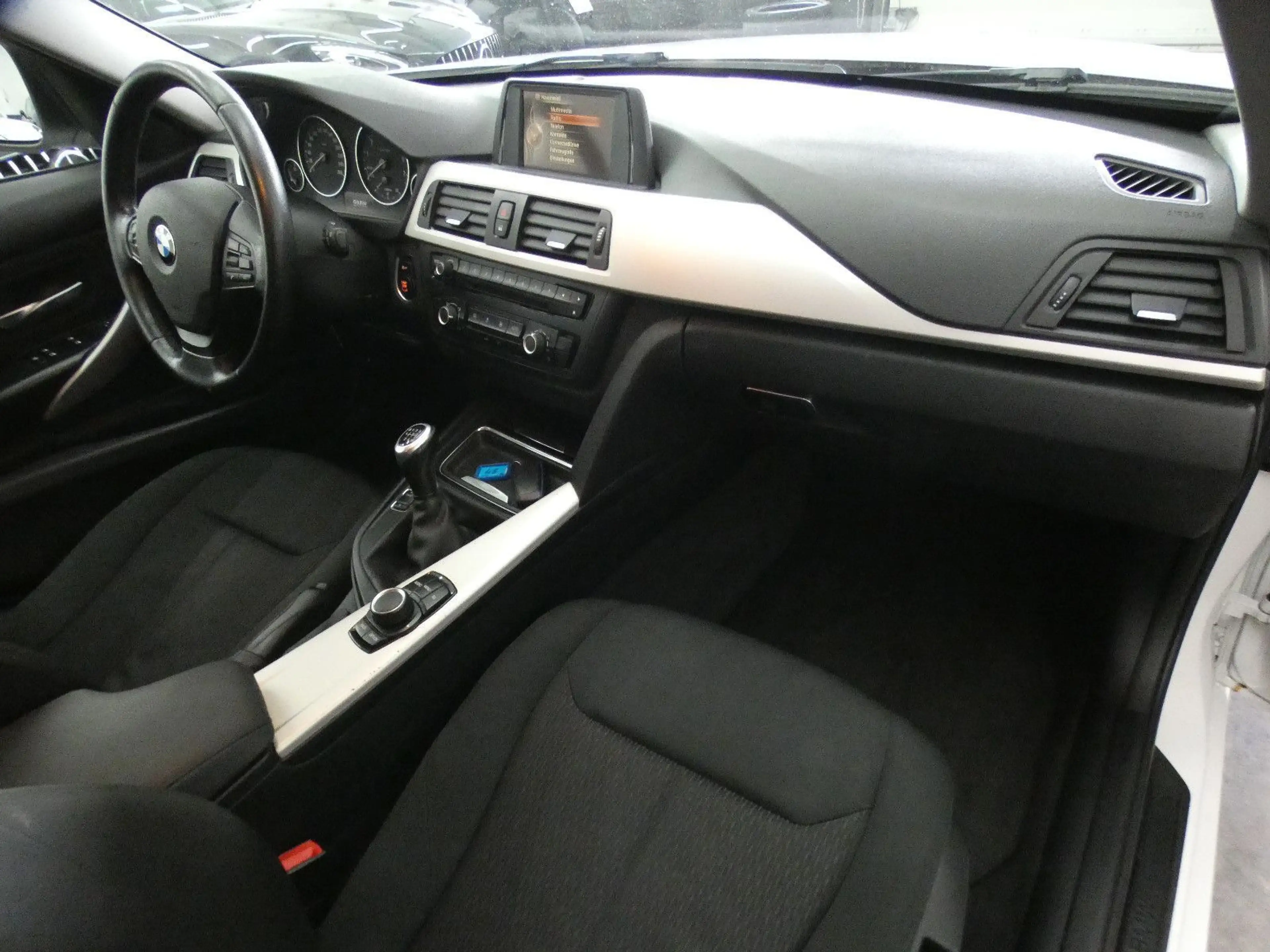 BMW 316 i Touring* — photo 9