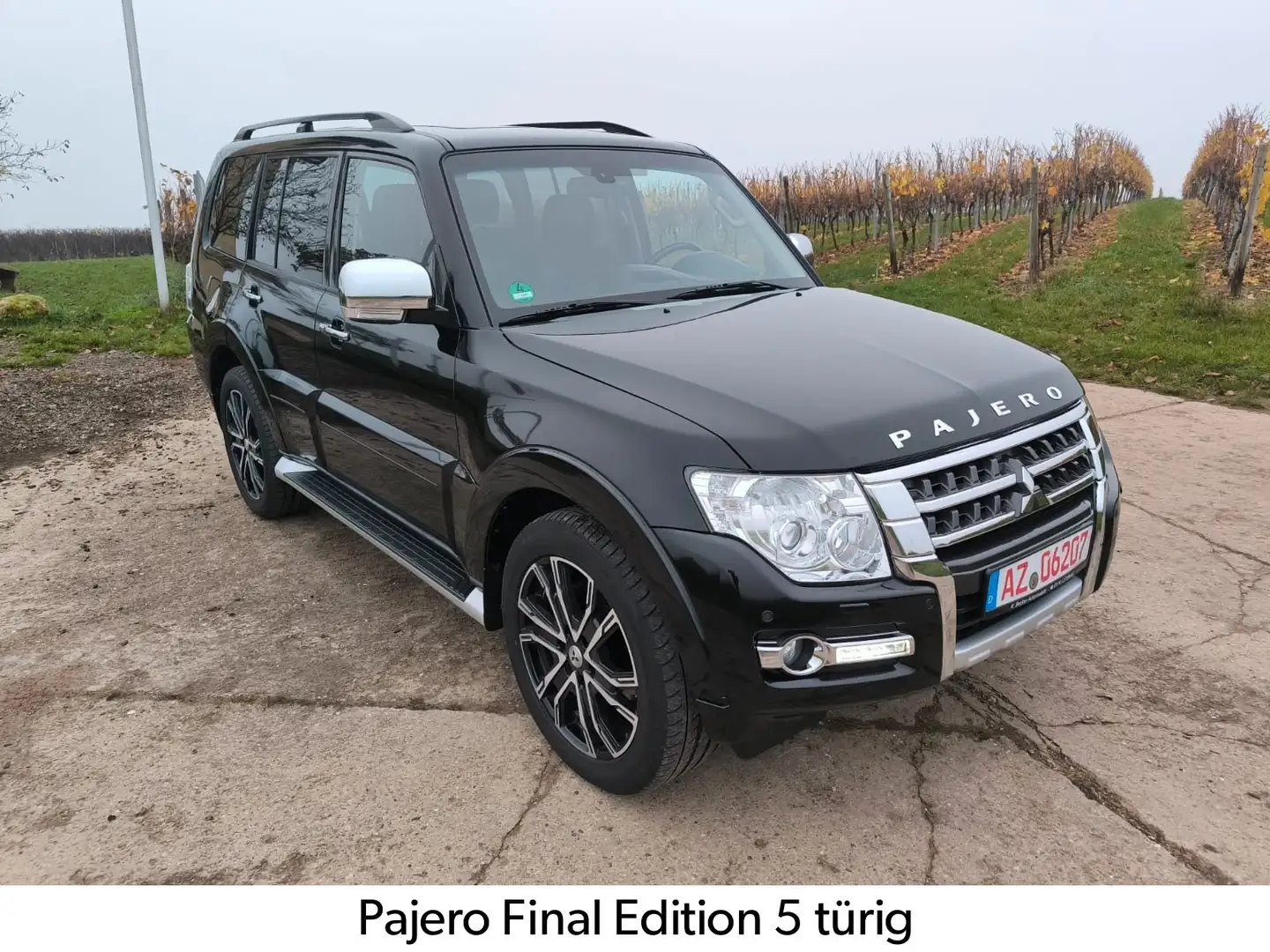 Mitsubishi Pajero 3,2 DI-D  Final Edition Automatik 49 tkm Schwarz - 1