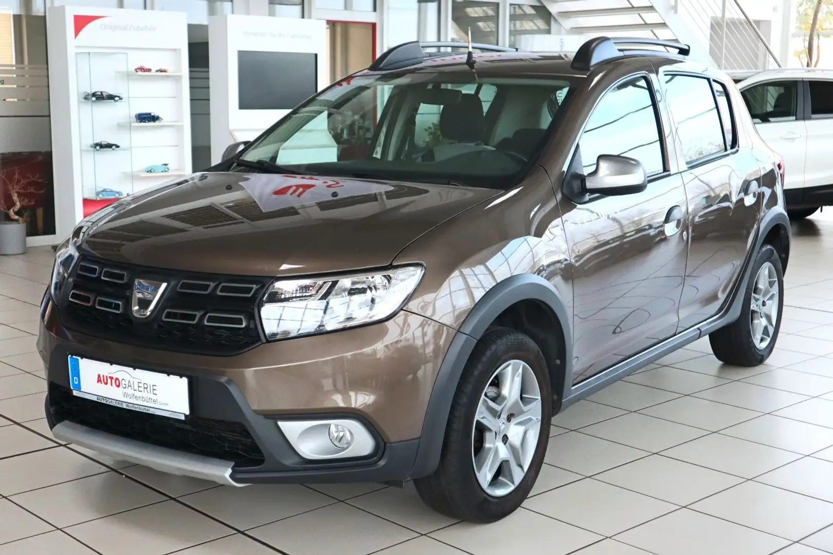 Dacia Sandero Stepway Automatik AHK Kamera Navi Braun - 1