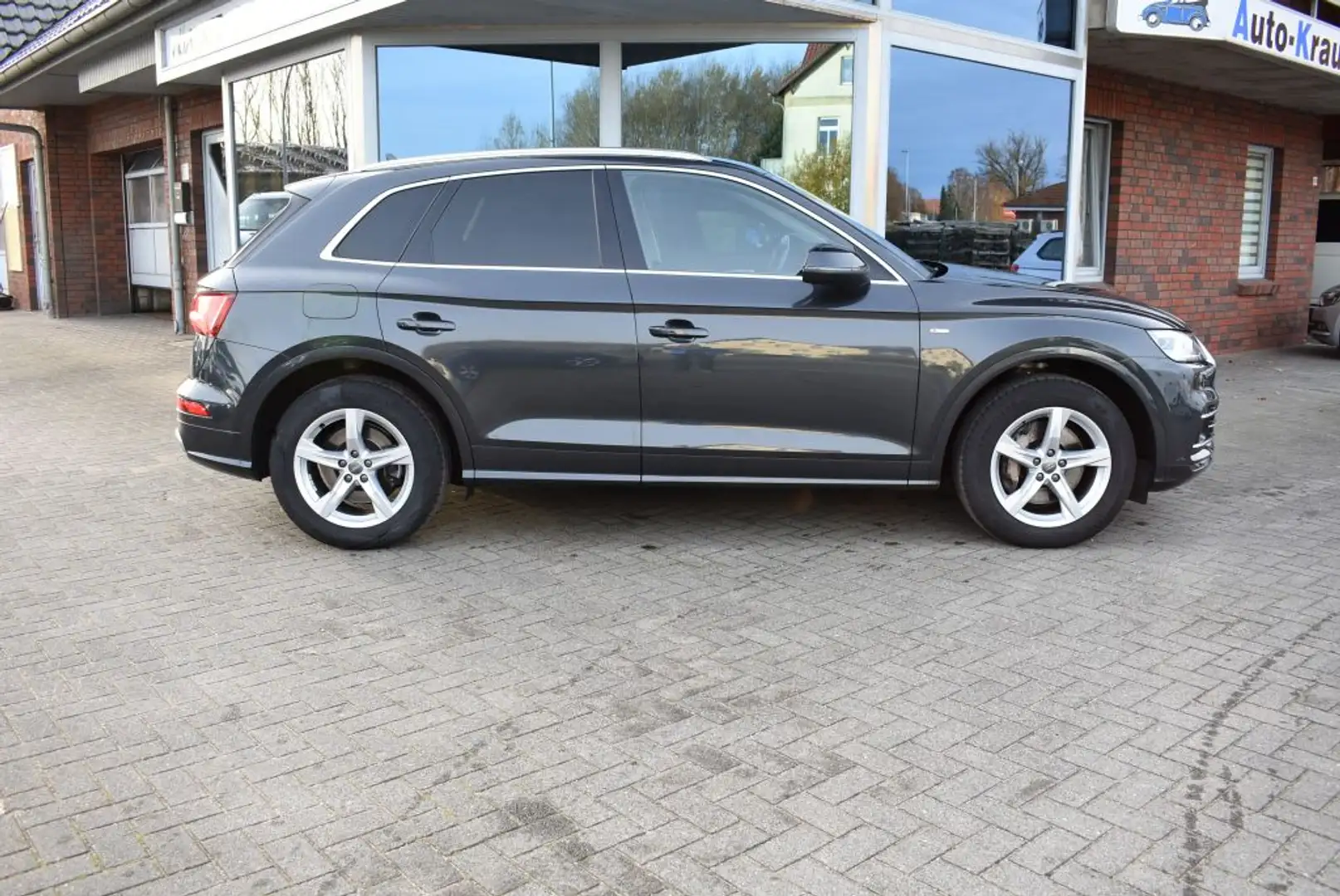 Audi Q5 50 TFSI e quattro ( 220kW System )S tronic S-Line Grau - 2