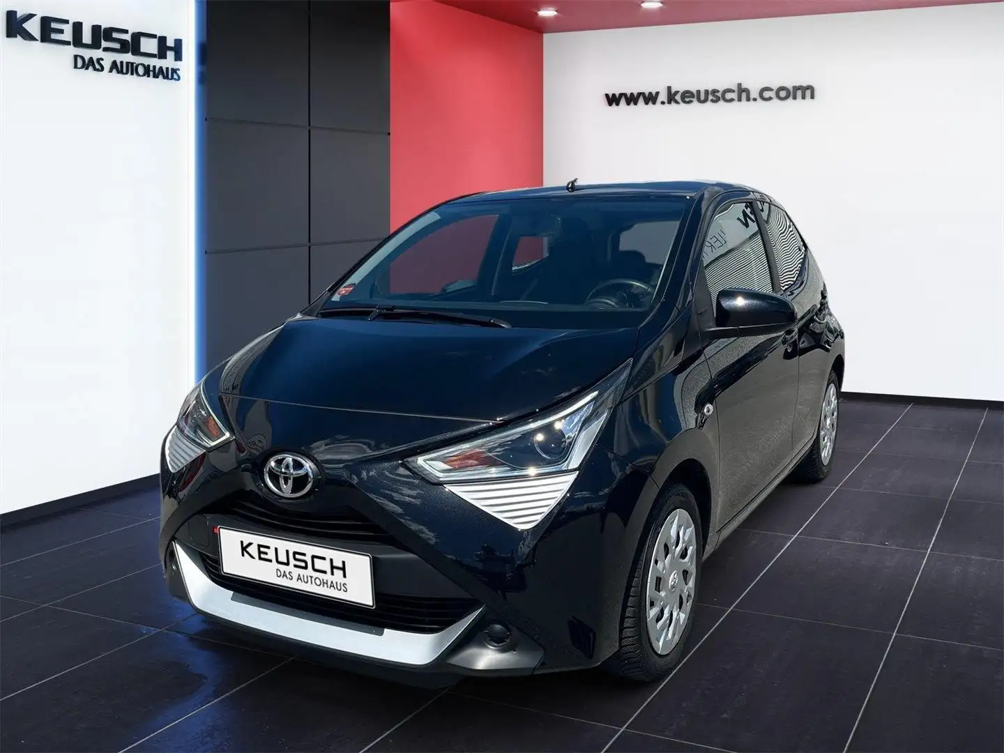 Toyota Aygo 1,0 VVT-i x-play Schwarz - 1