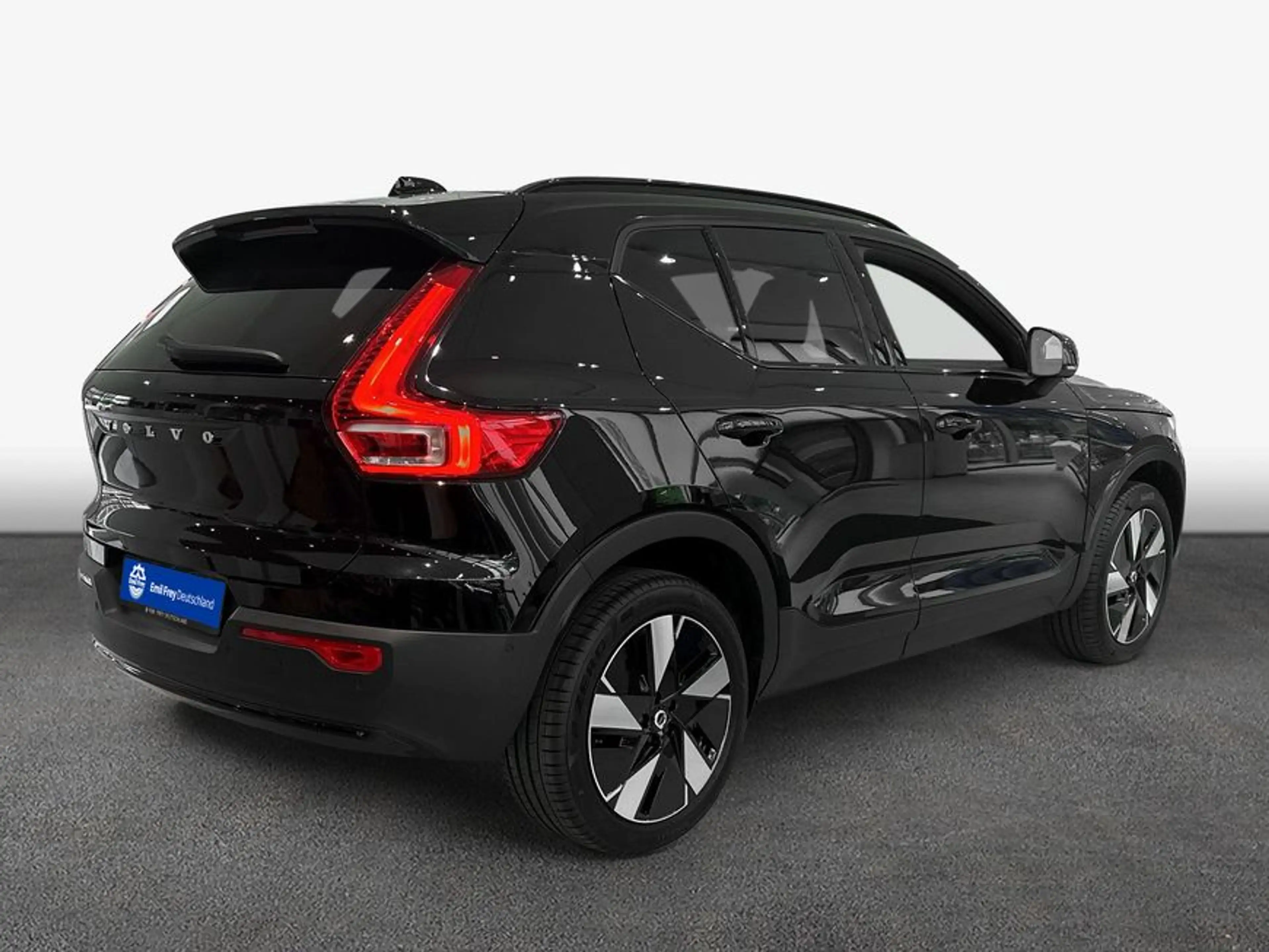 Volvo EX40 Fully Electric Twin Motor AWD Plus Dark — photo 2