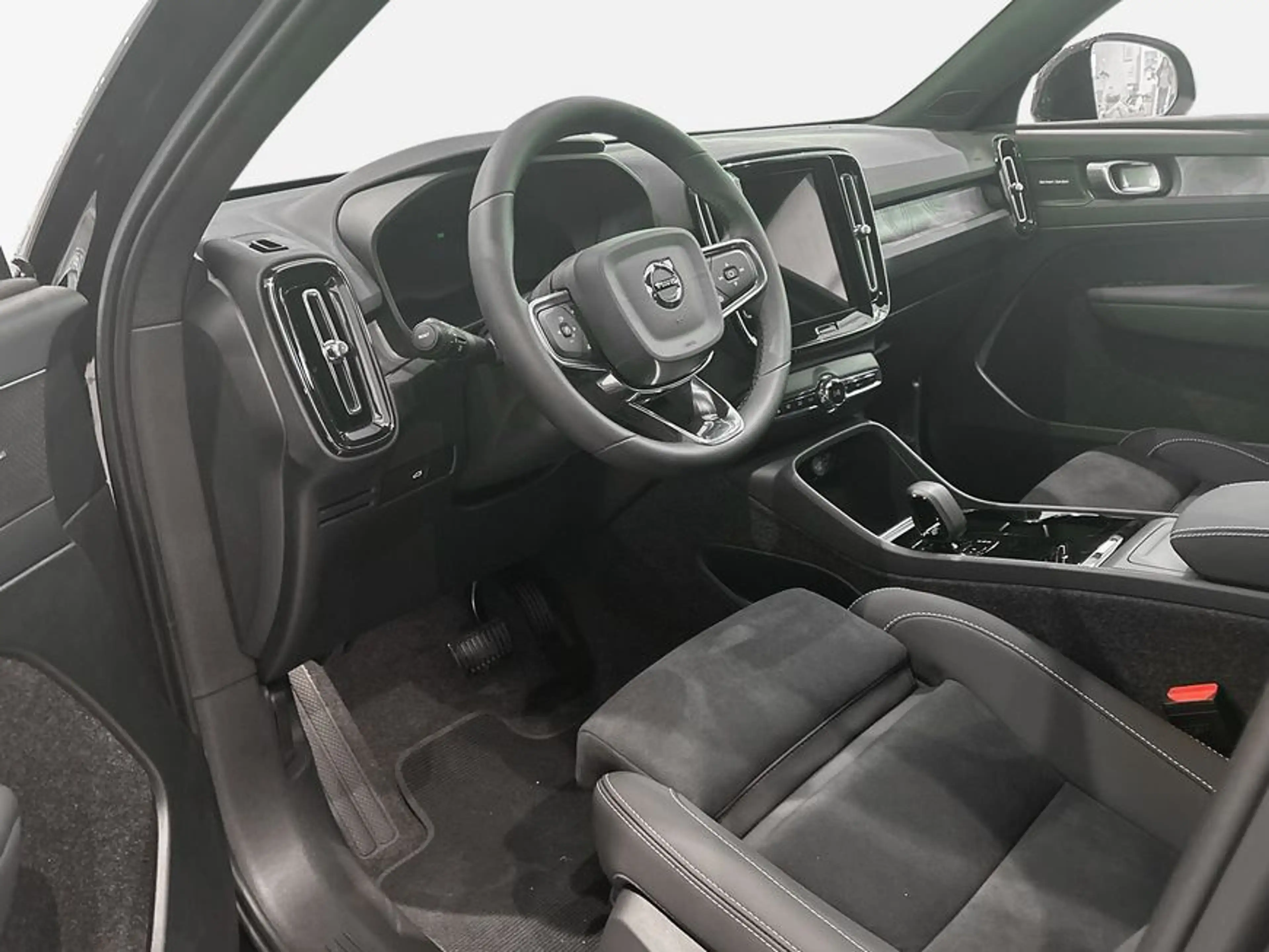 Volvo EX40 Fully Electric Twin Motor AWD Plus Dark — photo 8