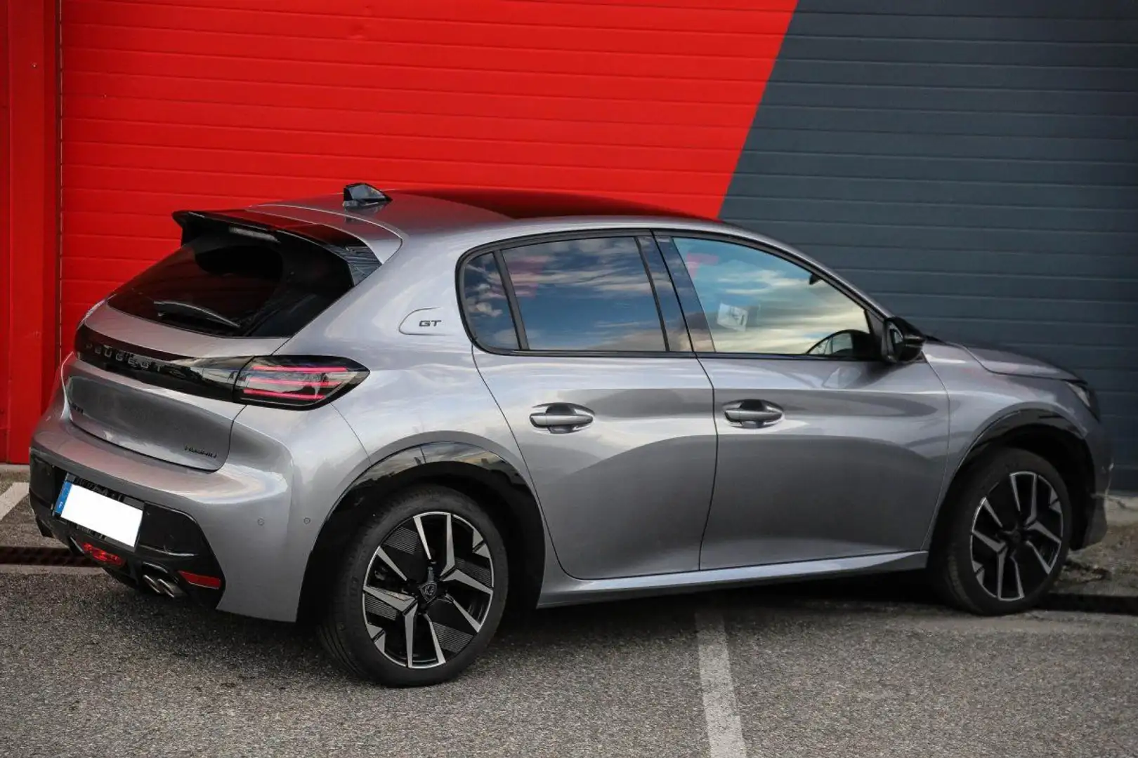 Peugeot 208 1.2i Hybrid 136 e-DCS6 GT CHAINE TOIT PANORAMIQUE CAMERA AVANT ET ARRIERE Gris - 2