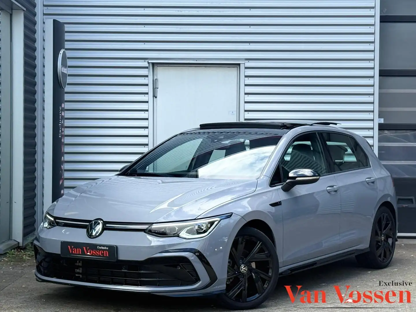 Volkswagen Golf 8 1.5 eTSI 3X R-Line|PANO|HARMAN/KARDON|GARANTIE|A Grijs - 1