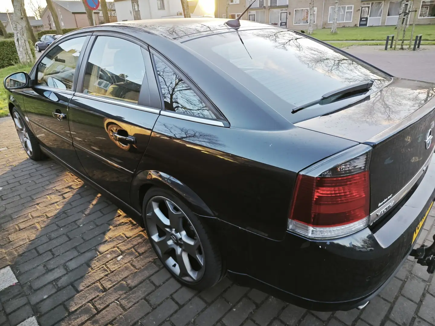 Opel Vectra 2.8 V6 Turbo Executive + Leer + Sport pakket Zwart - 2