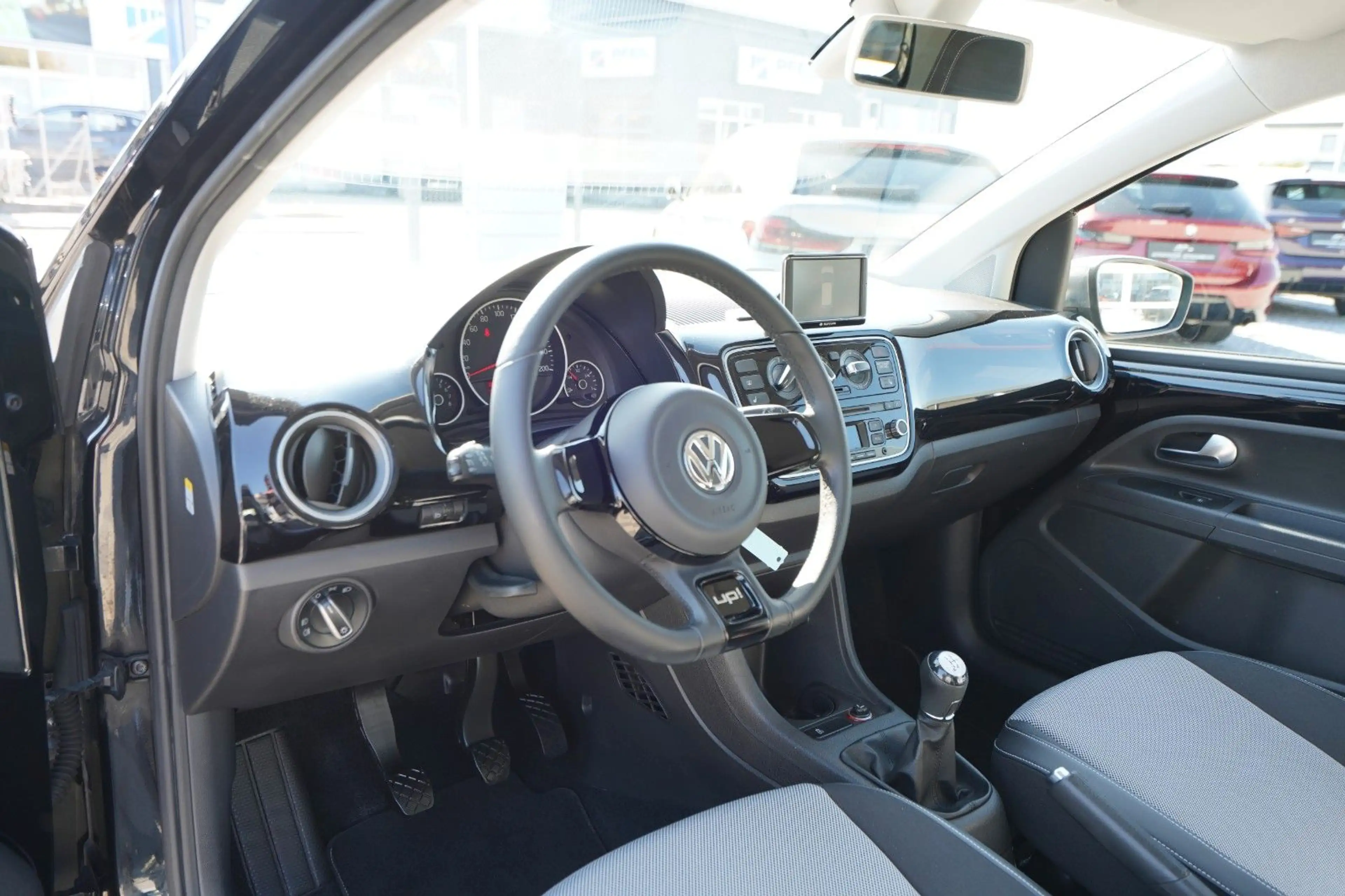 Volkswagen up! black up!*2.Hand*Tempo*Navi*PDC*SHZ*Klima — photo 9